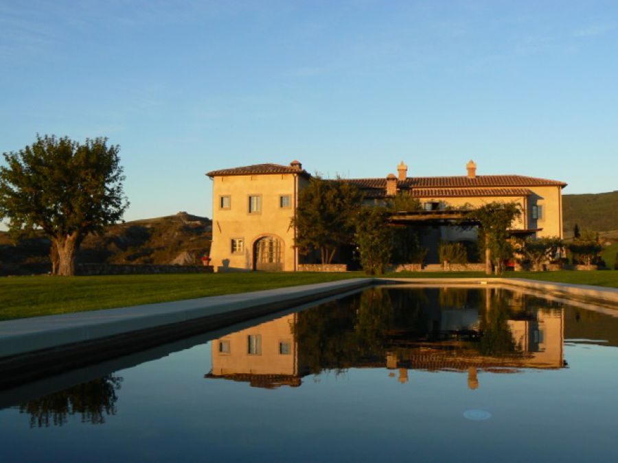 Women Rebuilding Tuscany: Inspiring Stories of Entrepreneurship, Travel, and Italian Dreams