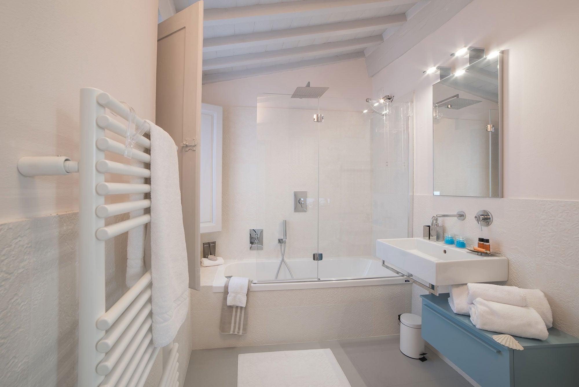 CentoVentiSette - Florence luxury apartment - 4 bedrooms, 3 bathrooms