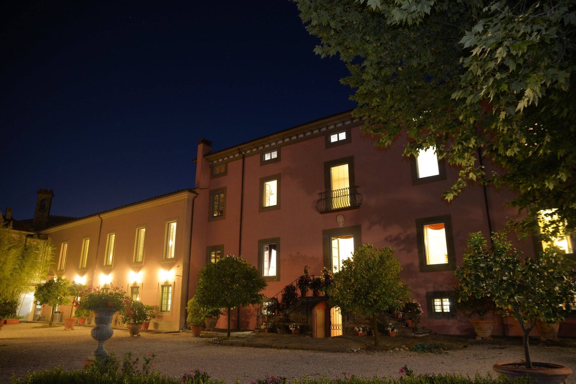 Villa Rosa di Daniela - lovely Lucca villa - 16 bedrooms - sleeps up to 32