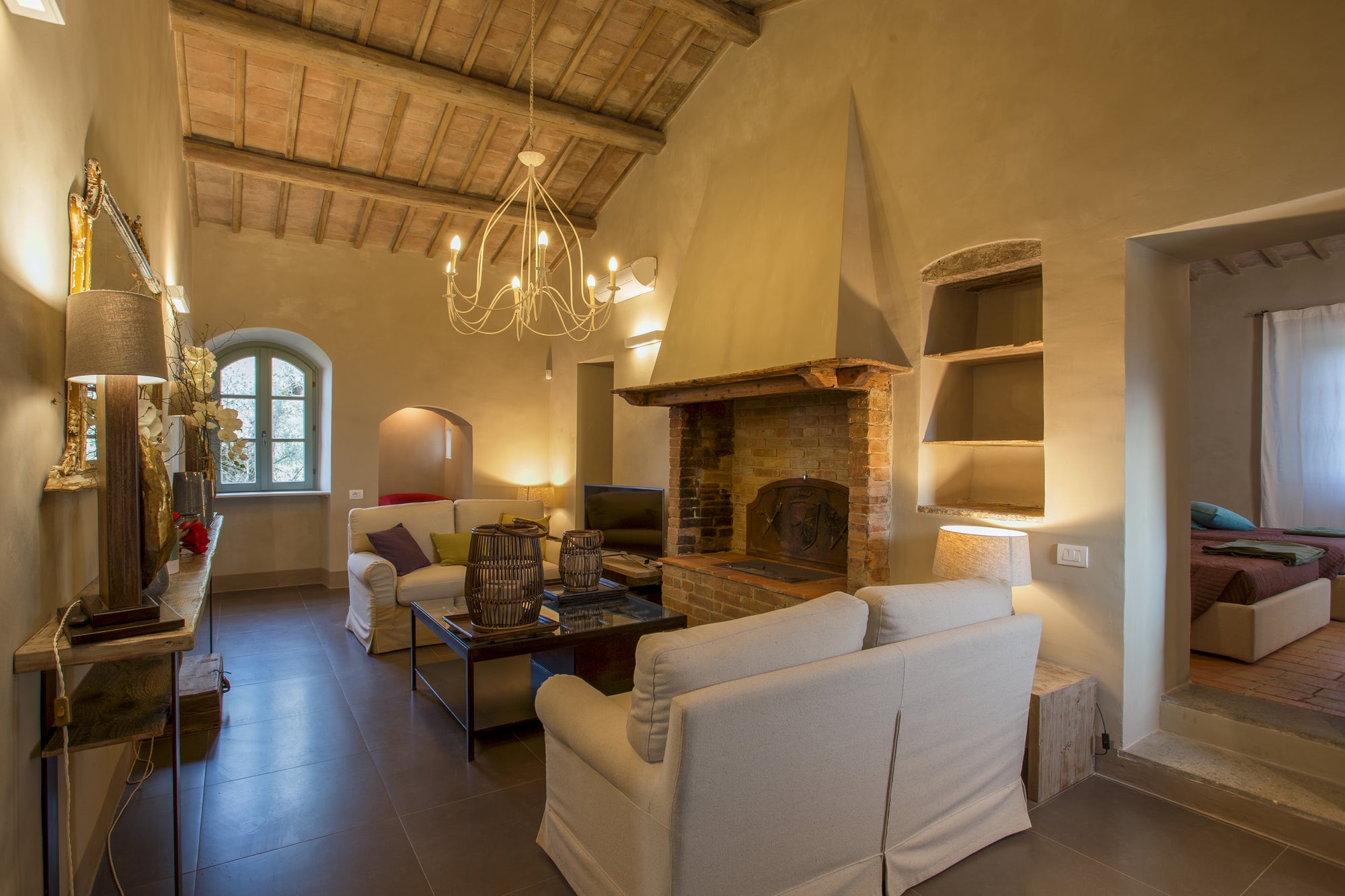 Immaculately restored villa nestled in the hills of Cortona, boasting panoramic vistas of Lake Trasimeno