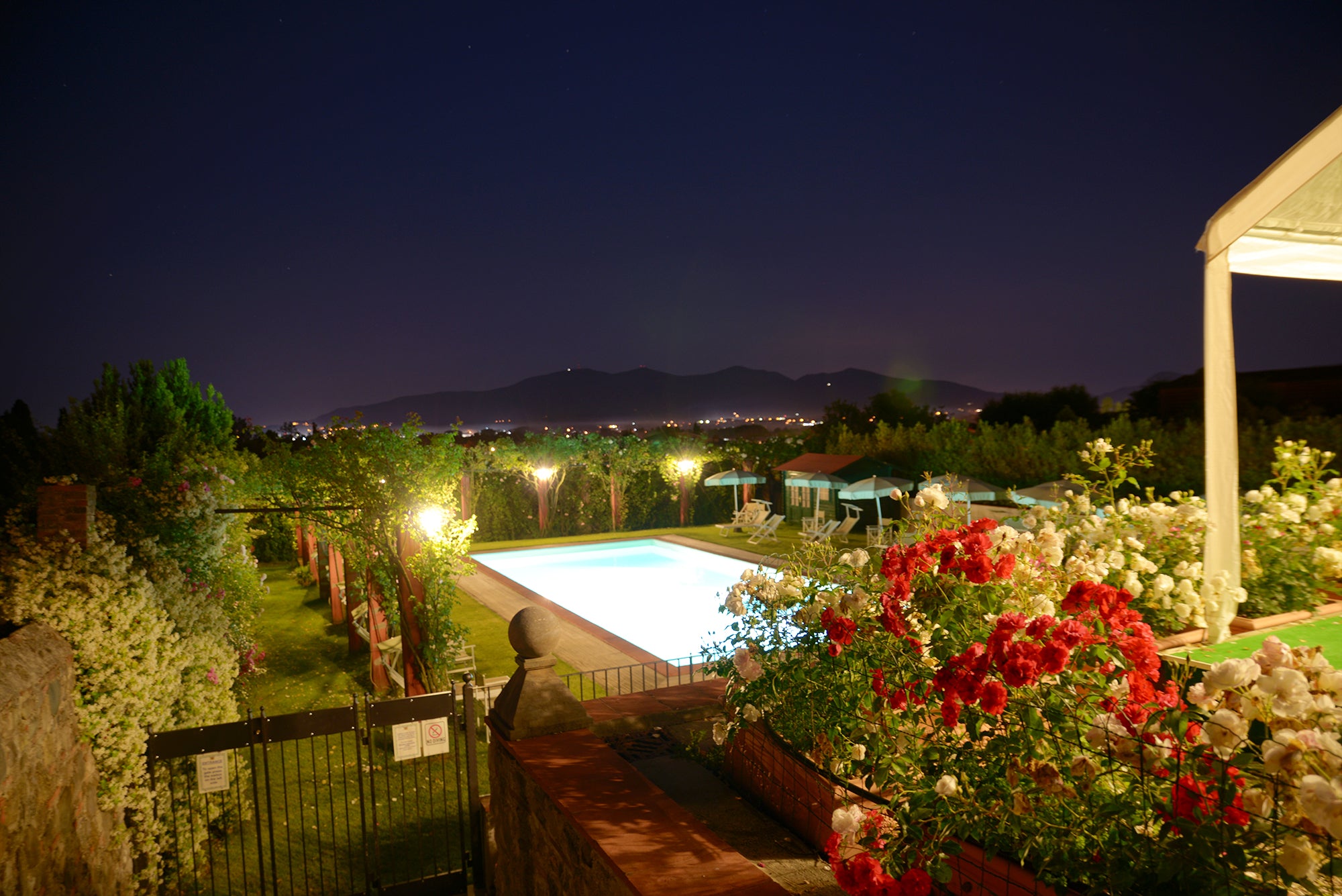 Villa Rosa di Daniela - lovely Lucca villa - 16 bedrooms - sleeps up to 32