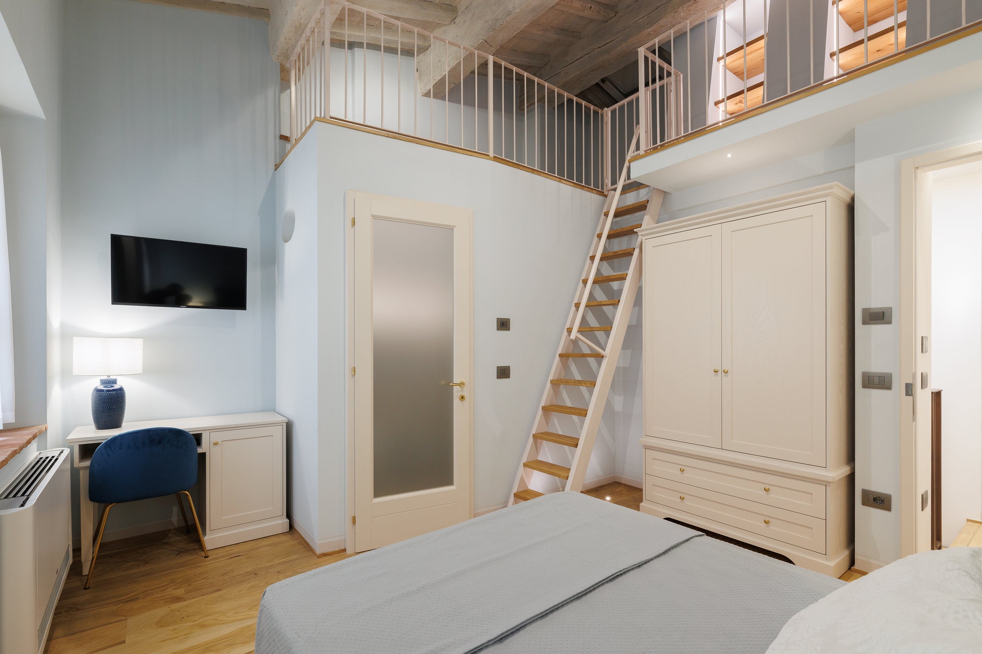 Tramonto Vista - Cortona centre, sleeps 6 3 bedrooms 3 bathroom