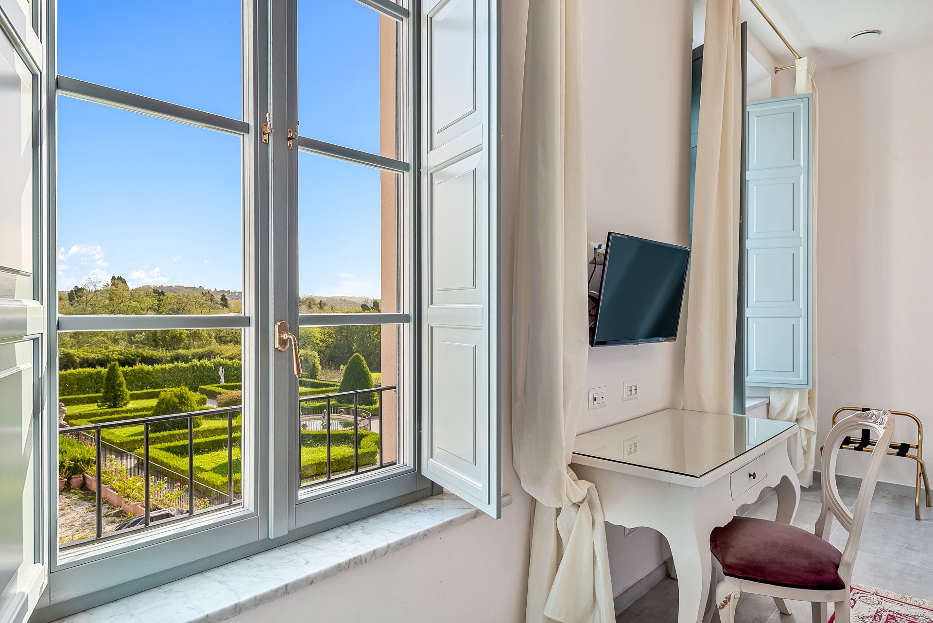 Villa Rosa di Daniela - lovely Lucca villa - 16 bedrooms - sleeps up to 32