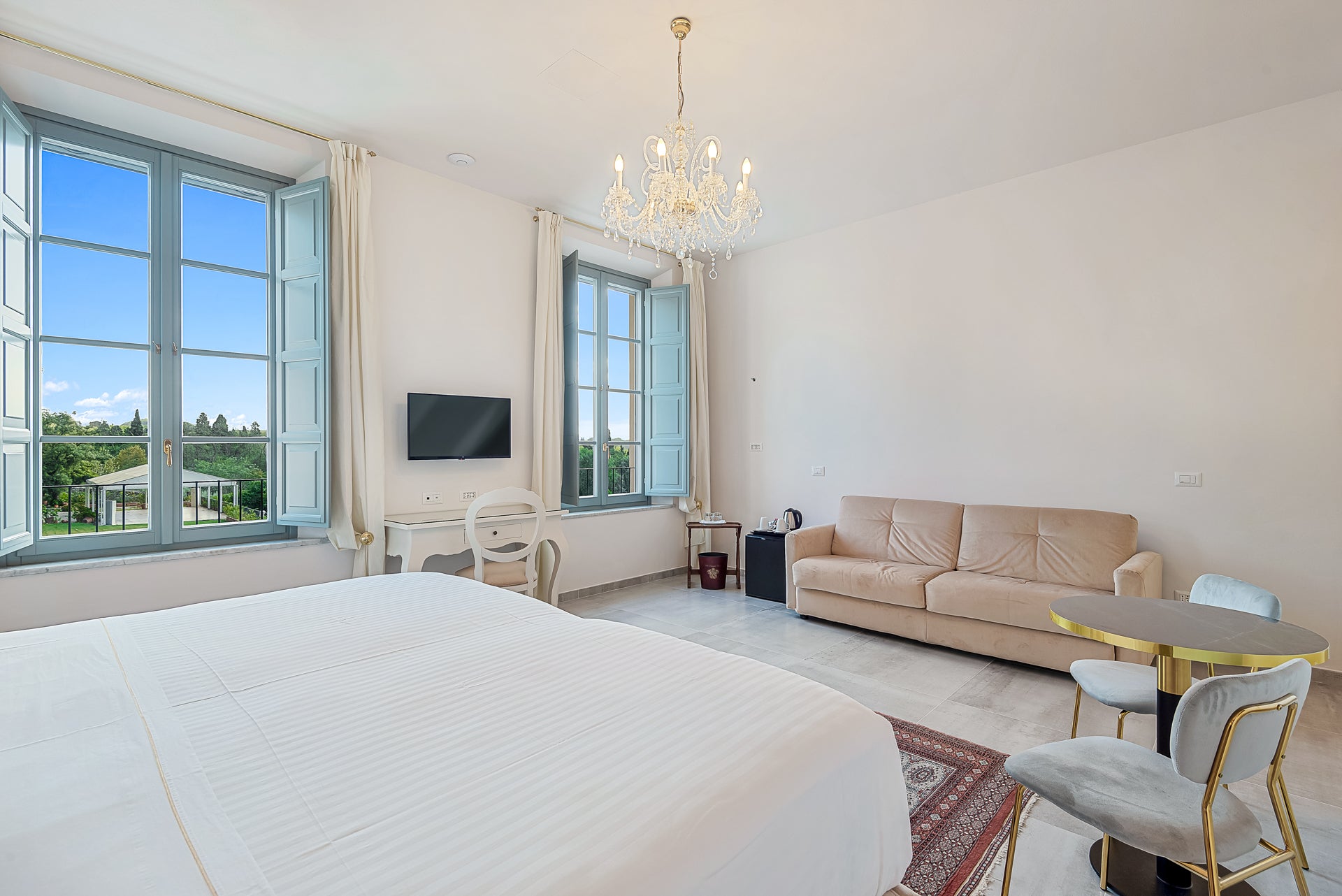 Villa Rosa di Daniela - lovely Lucca villa - 16 bedrooms - sleeps up to 32
