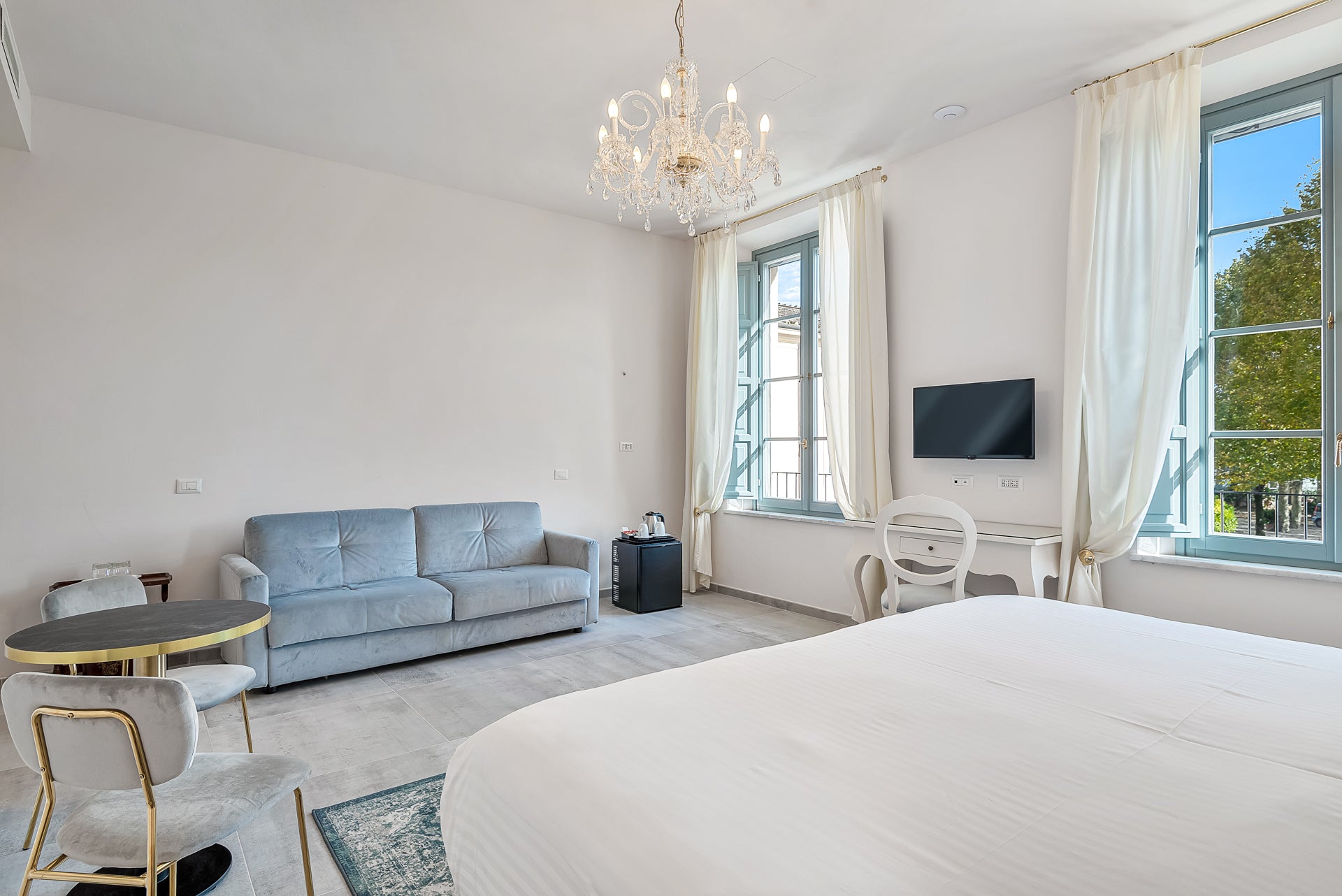 Villa Rosa di Daniela - lovely Lucca villa - 16 bedrooms - sleeps up to 32