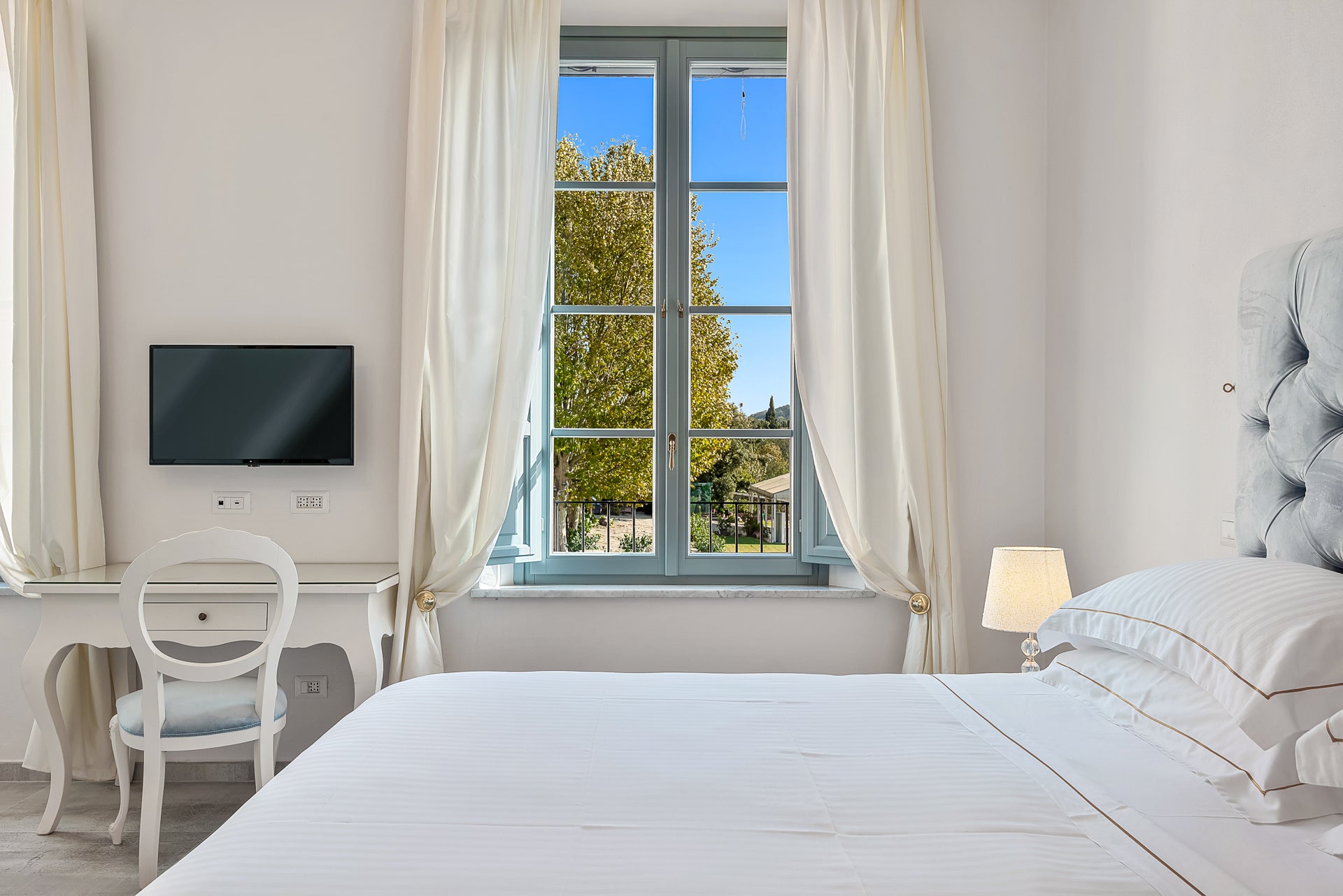 Villa Rosa di Daniela - lovely Lucca villa - 16 bedrooms - sleeps up to 32