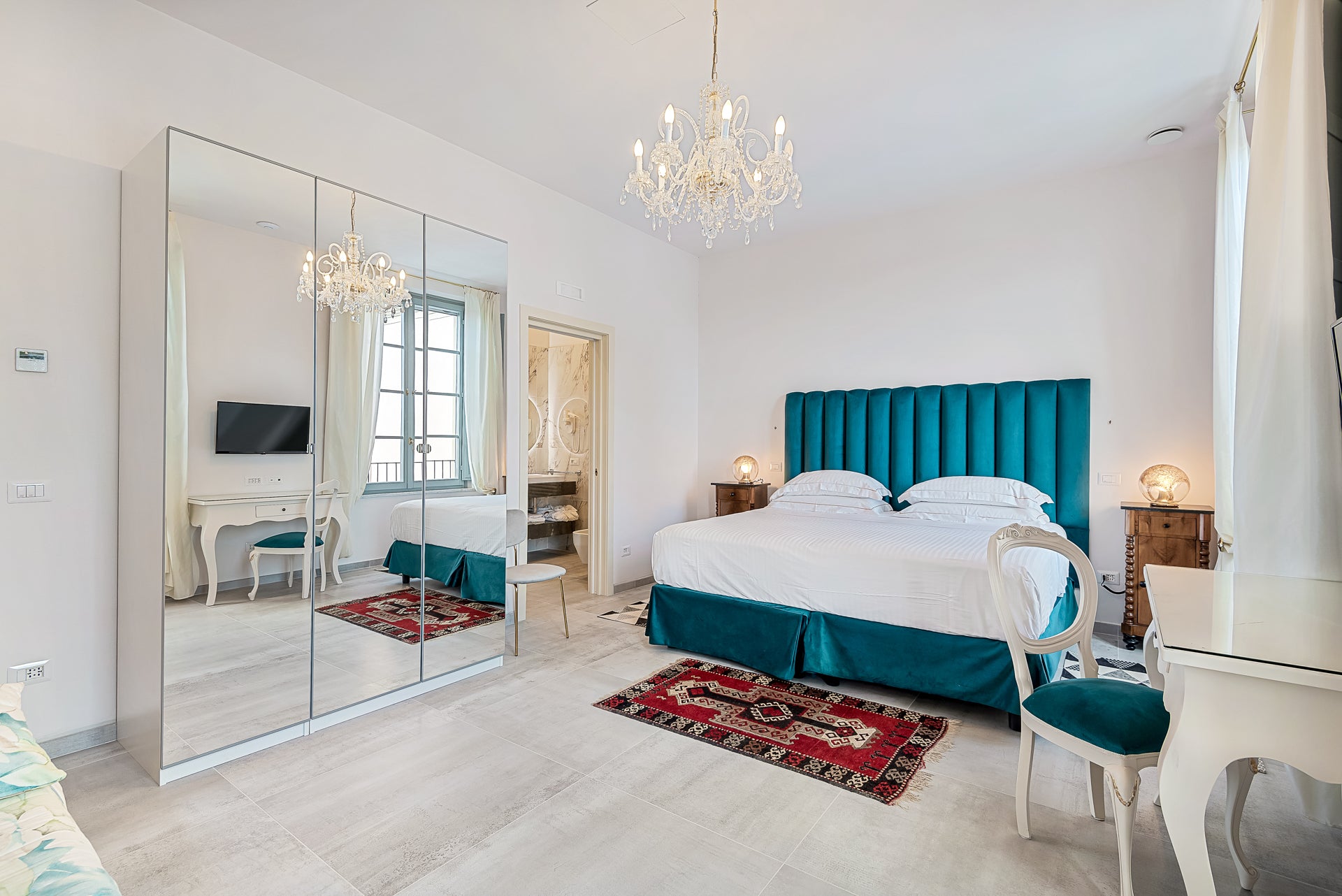 Villa Rosa di Daniela - lovely Lucca villa - 16 bedrooms - sleeps up to 32