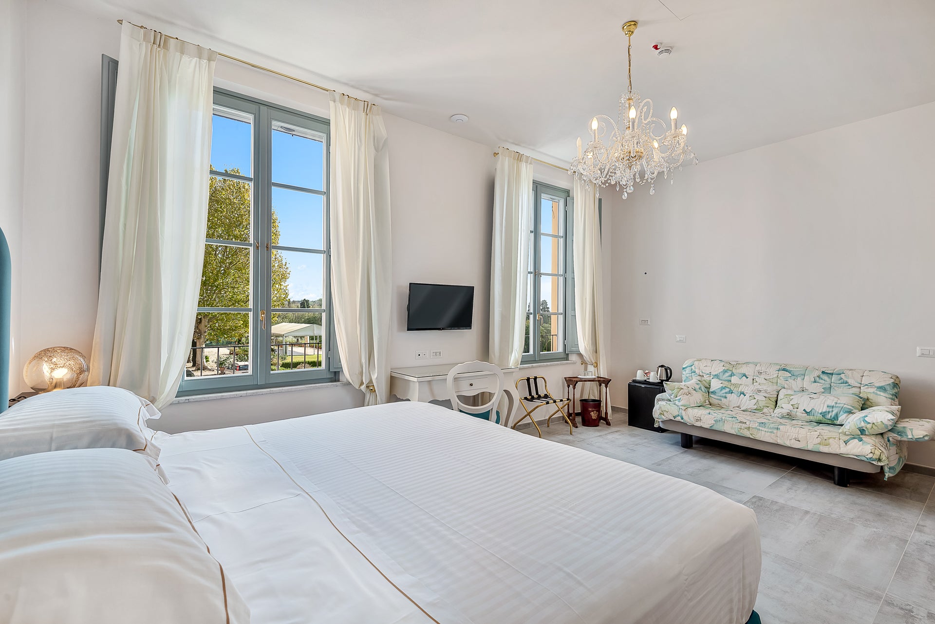 Villa Rosa di Daniela - lovely Lucca villa - 16 bedrooms - sleeps up to 32