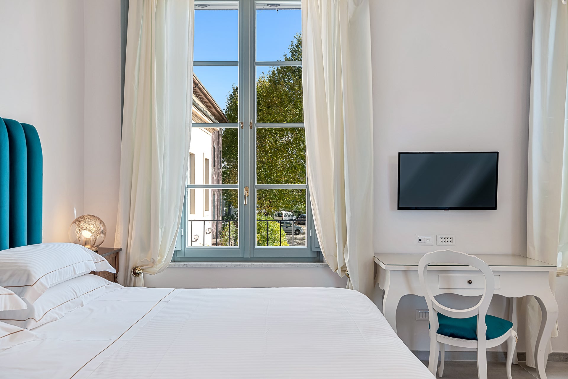 Villa Rosa di Daniela - lovely Lucca villa - 16 bedrooms - sleeps up to 32