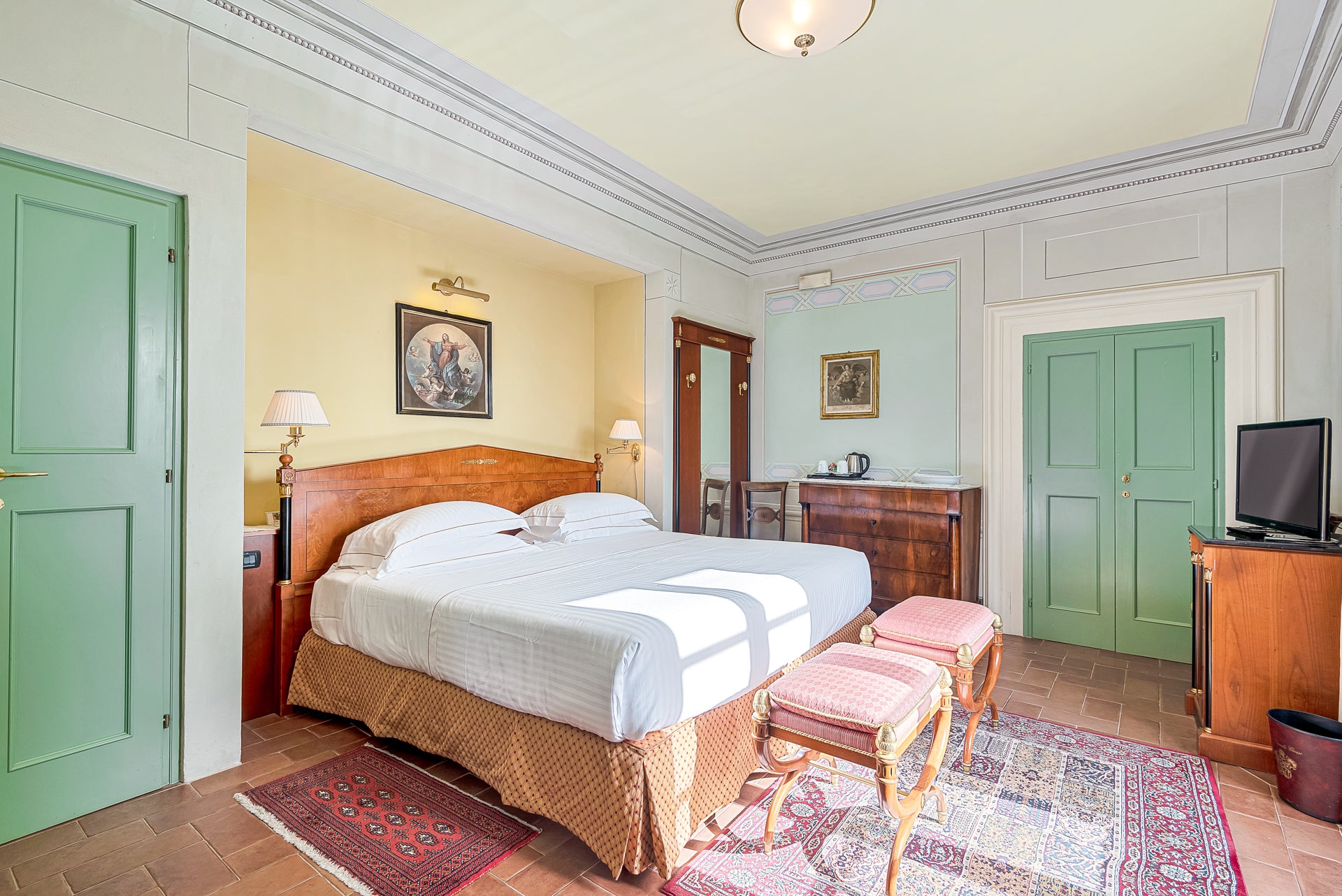 Villa Rosa di Daniela - lovely Lucca villa - 16 bedrooms - sleeps up to 32
