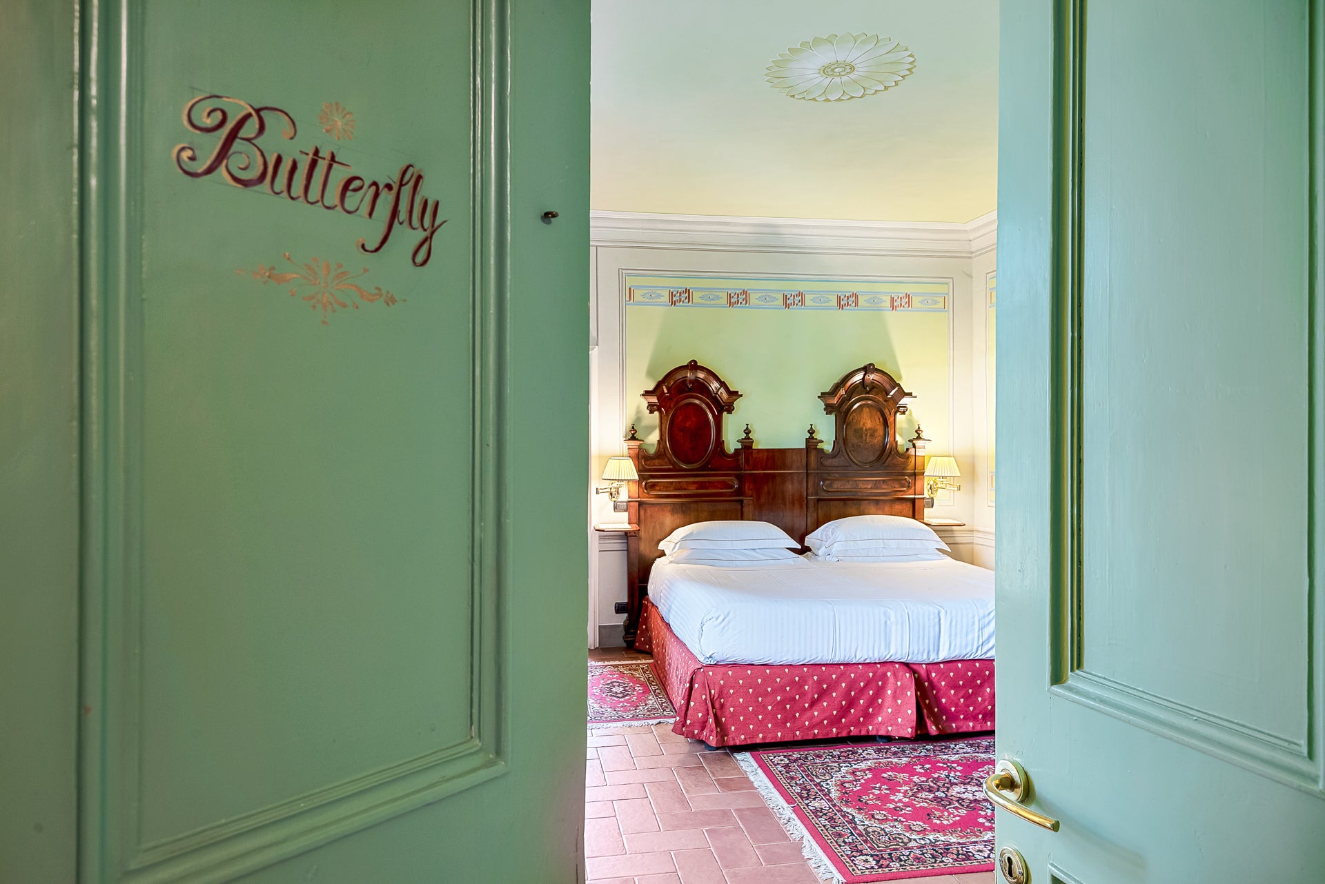 Villa Rosa di Daniela - lovely Lucca villa - 16 bedrooms - sleeps up to 32