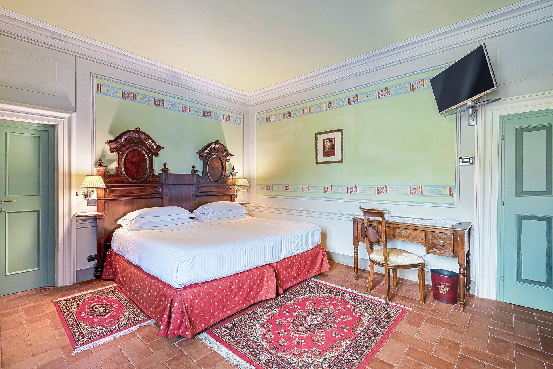 Villa Rosa di Daniela - lovely Lucca villa - 16 bedrooms - sleeps up to 32