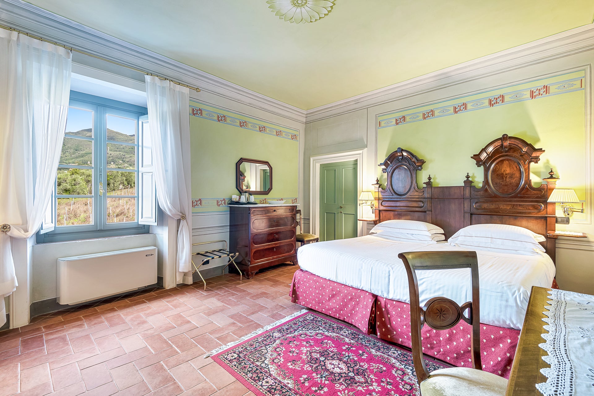 Villa Rosa di Daniela - lovely Lucca villa - 16 bedrooms - sleeps up to 32