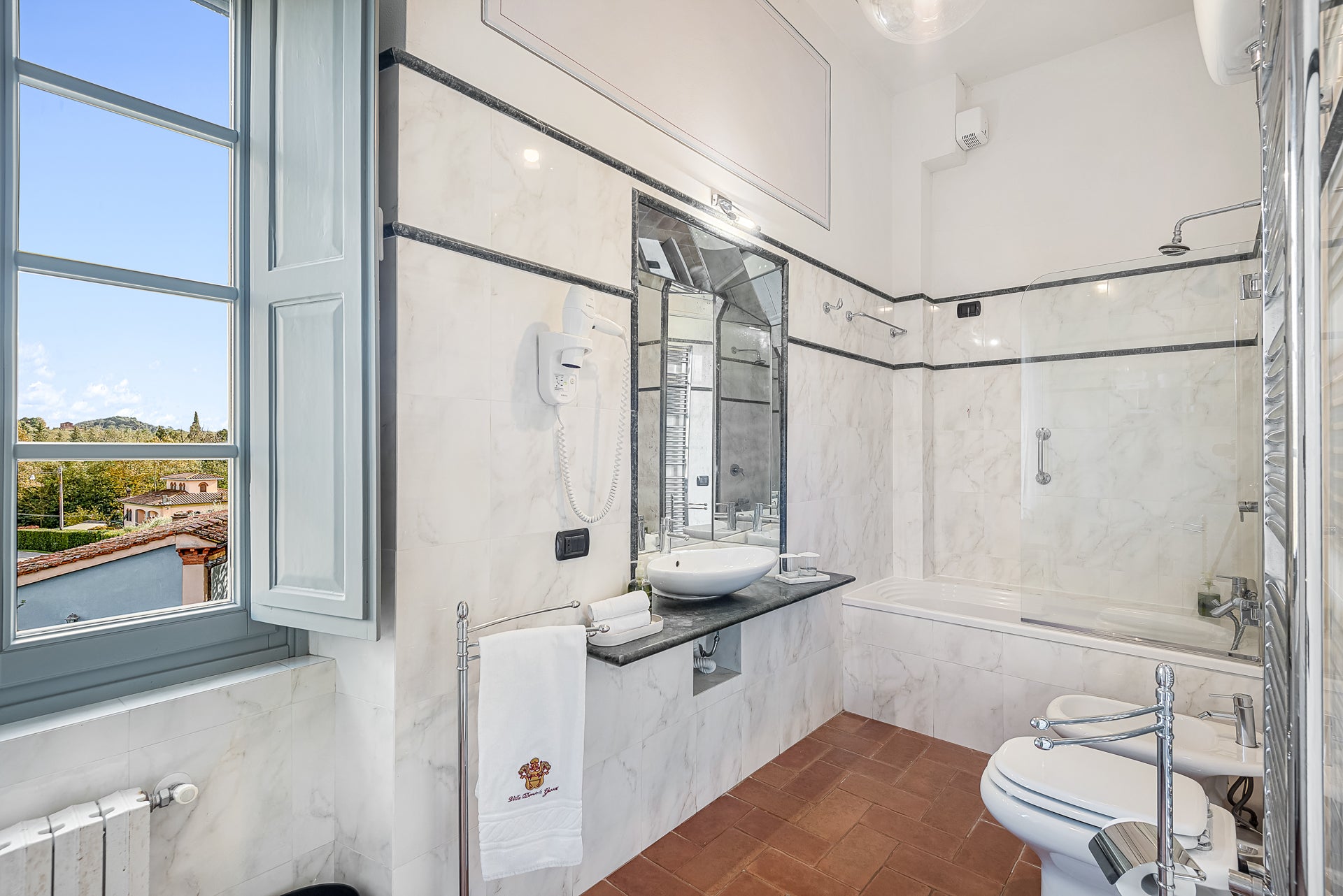 Villa Rosa di Daniela - lovely Lucca villa - 16 bedrooms - sleeps up to 32