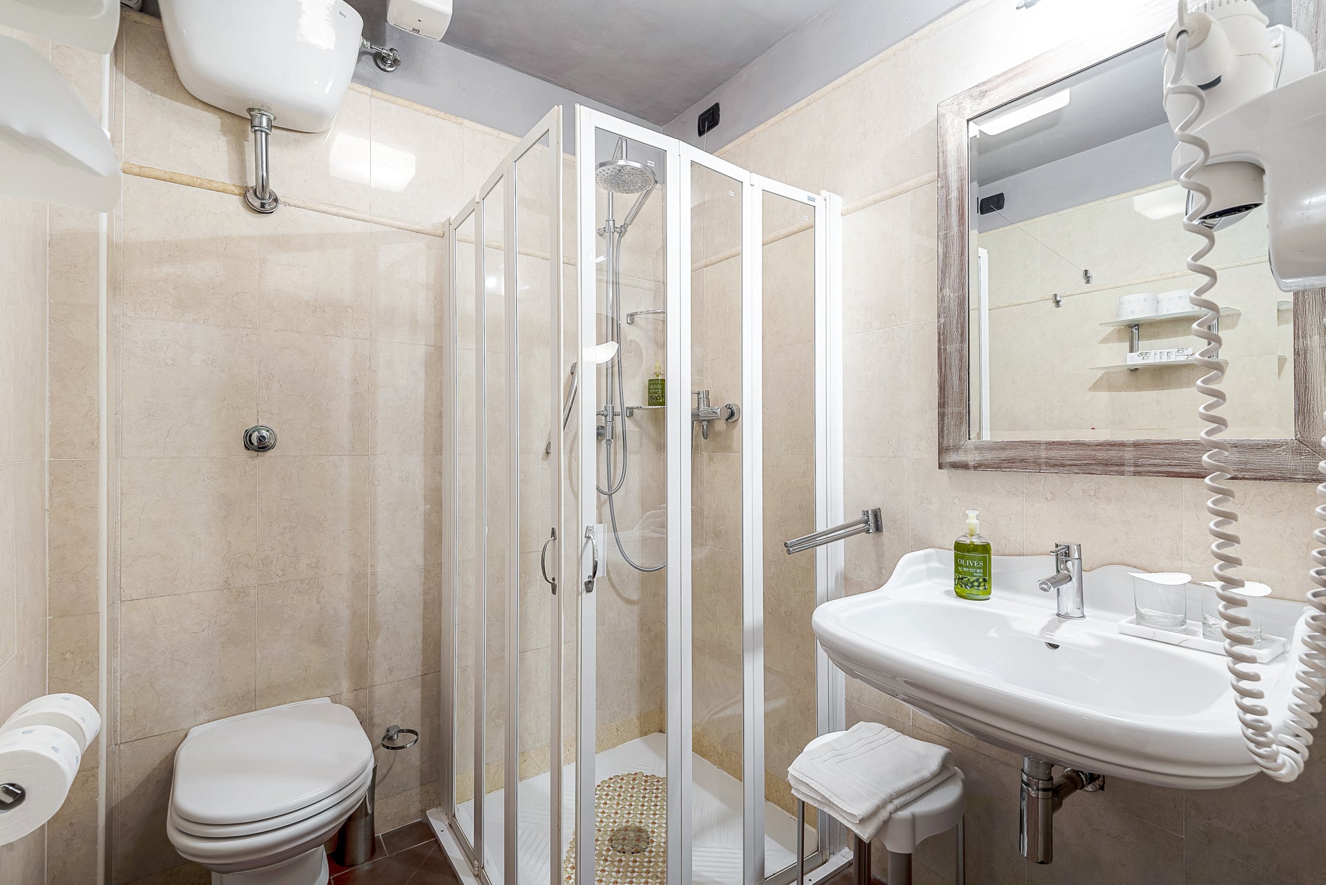 Villa Rosa di Daniela - lovely Lucca villa - 16 bedrooms - sleeps up to 32