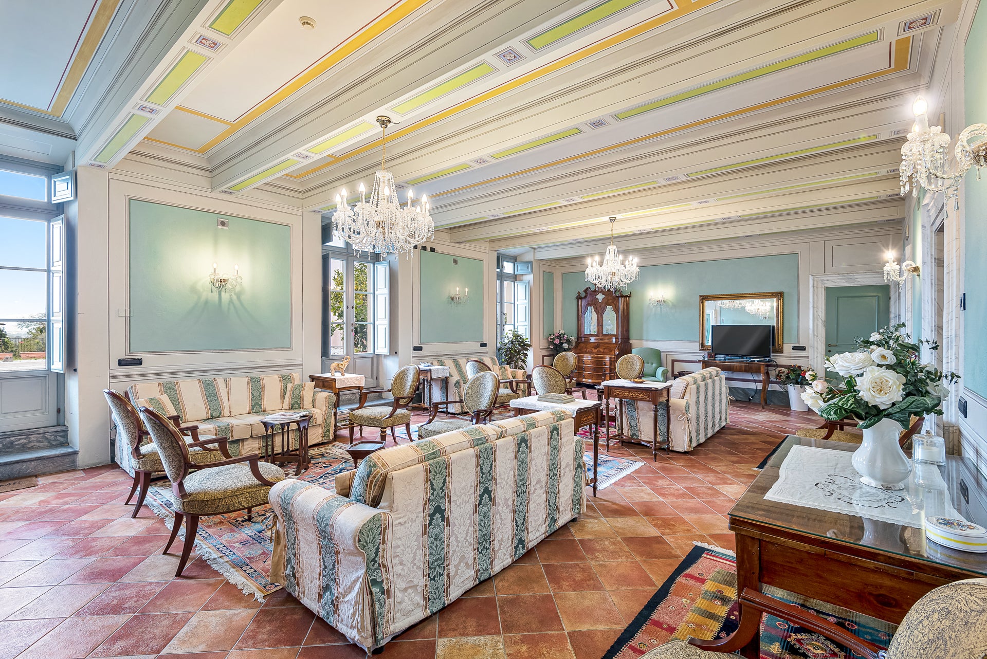 Villa Rosa di Daniela - lovely Lucca villa - 16 bedrooms - sleeps up to 32