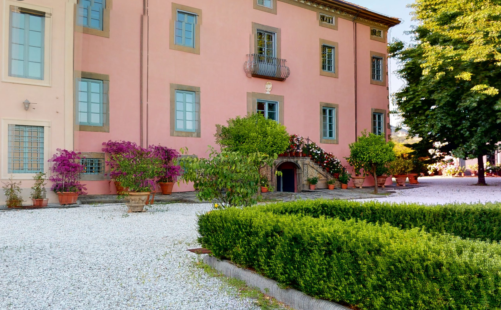 Villa Rosa di Daniela - lovely Lucca villa - 16 bedrooms - sleeps up to 32