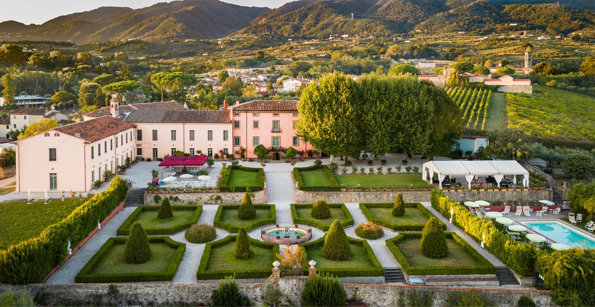 Villa Rosa di Daniela - lovely Lucca villa - 16 bedrooms - sleeps up to 32