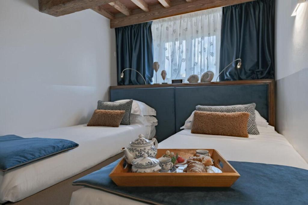 Florence Vista - sleeps 4 - terrace with stunning Florence rooftop views