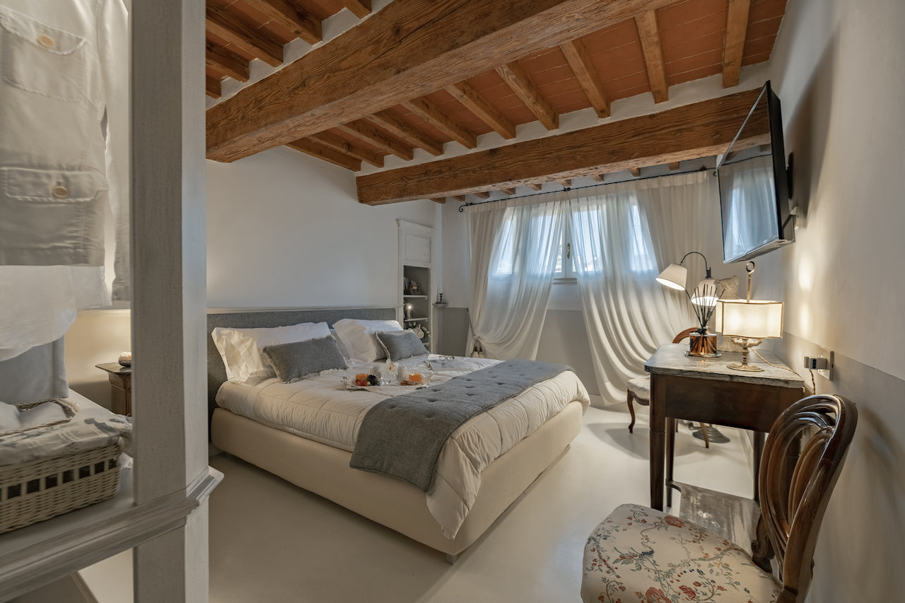 Florence Vista - sleeps 4 - terrace with stunning Florence rooftop views