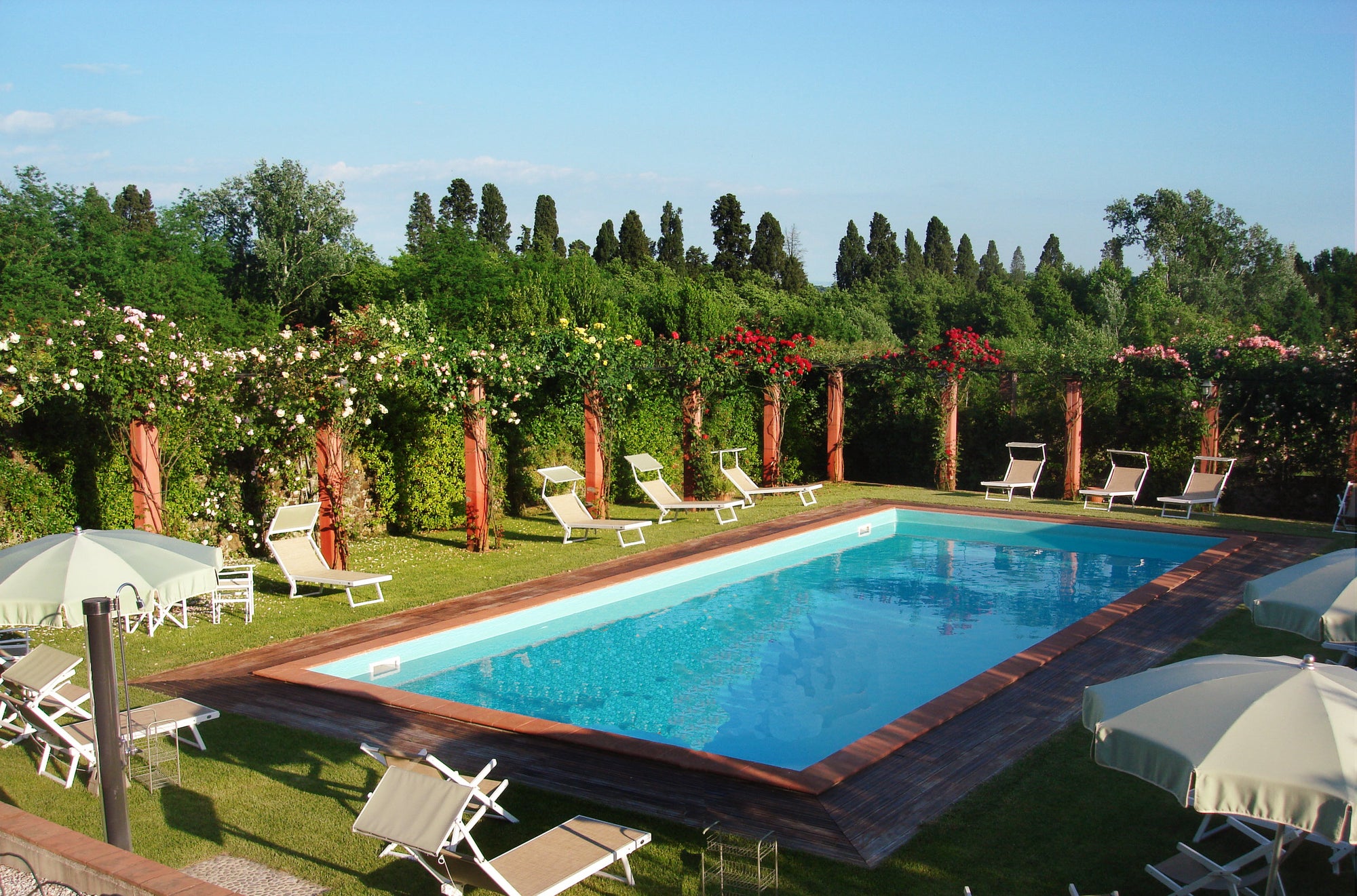 Villa Rosa di Daniela - lovely Lucca villa - 16 bedrooms - sleeps up to 32