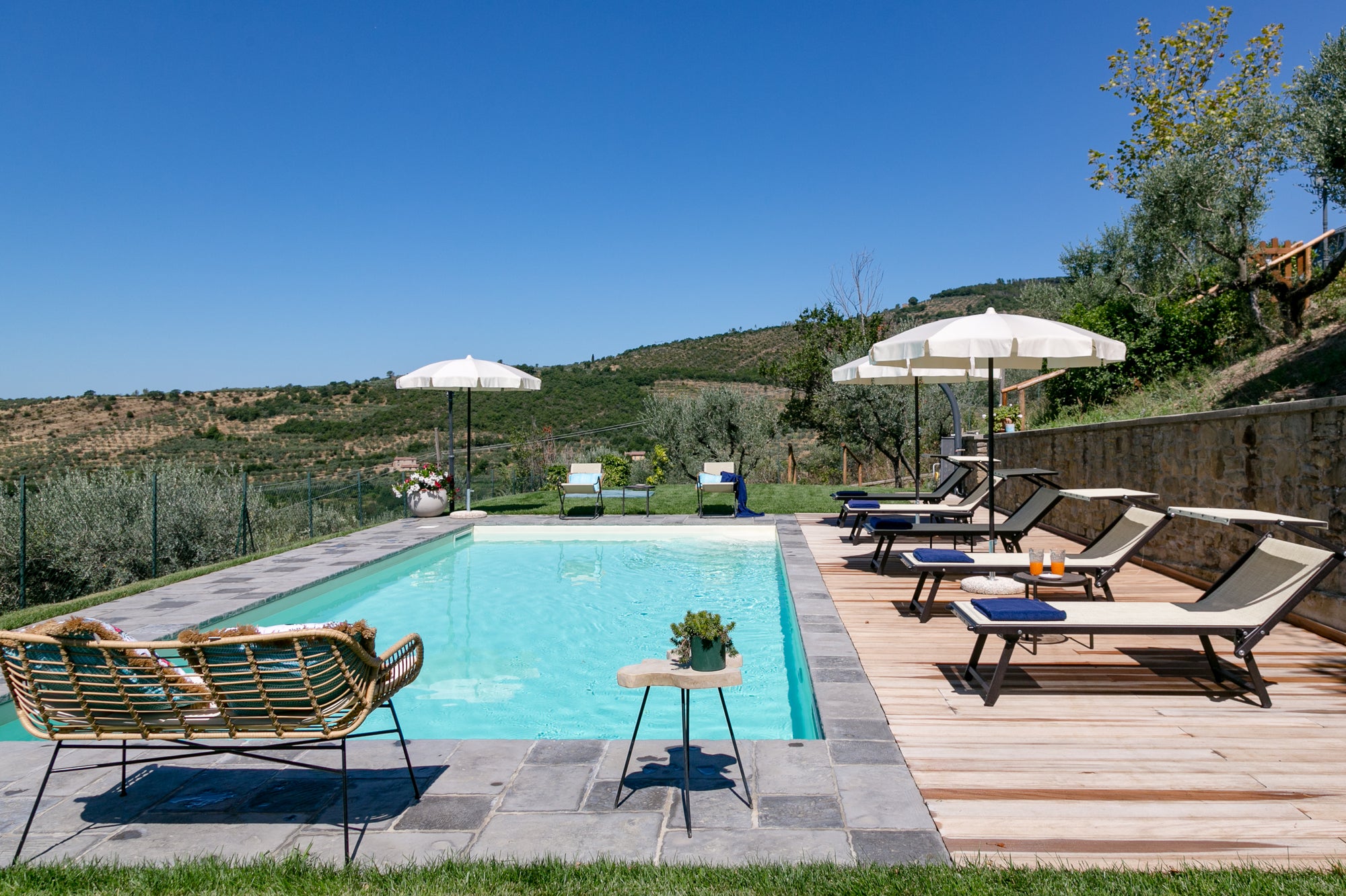 Luna - views onto Cortona - sleeps up to 8 ; 4 bedrooms