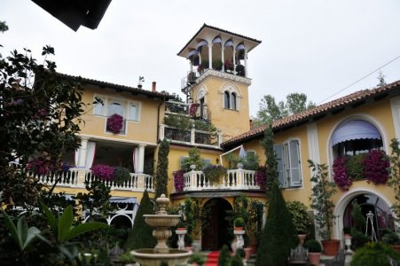 Villa Gabriela - Stunning Piedmont B&B - sleeps from 2 - 14