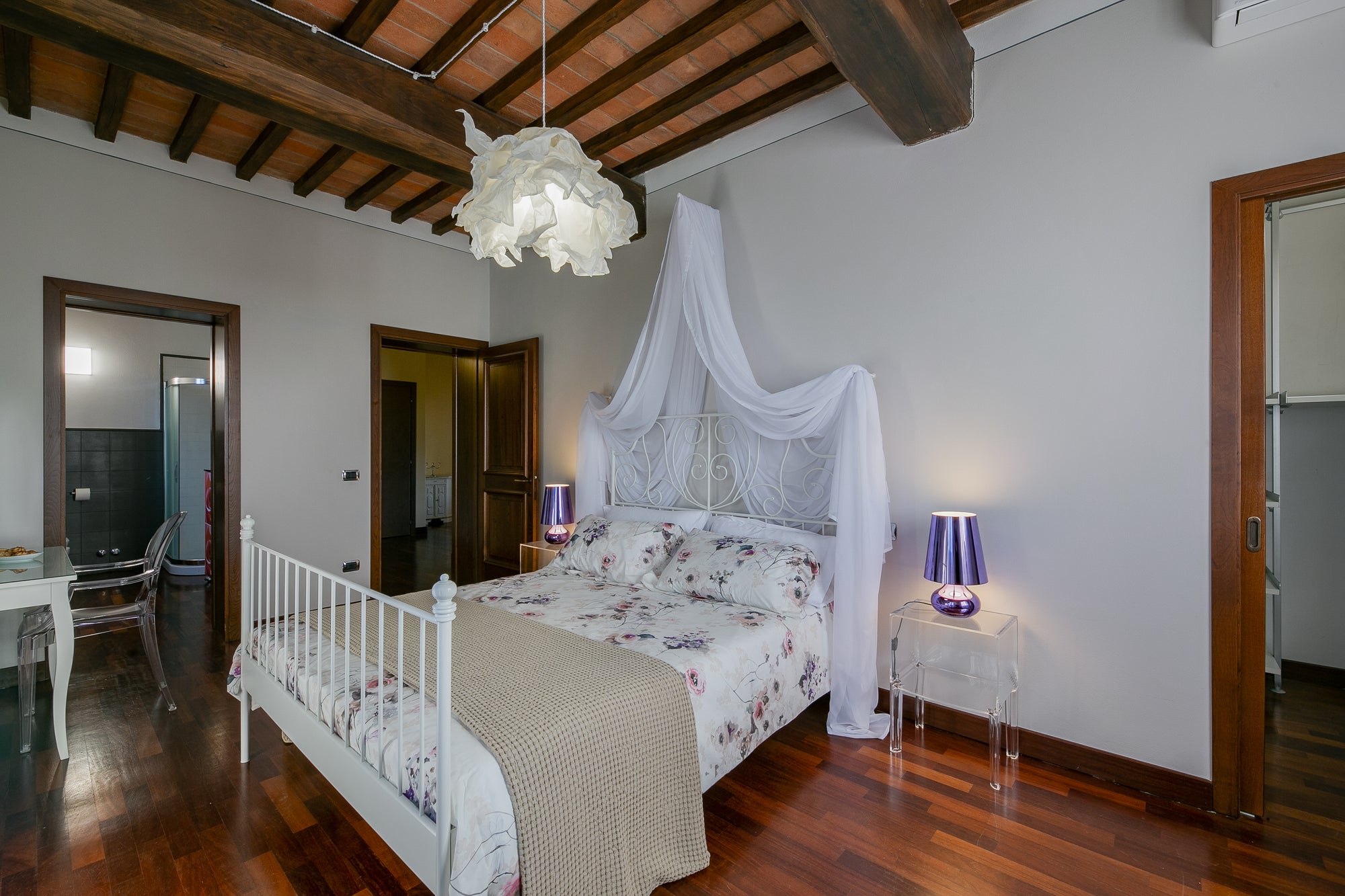 Villa Leona - High end villa near Cortona sleeps 16