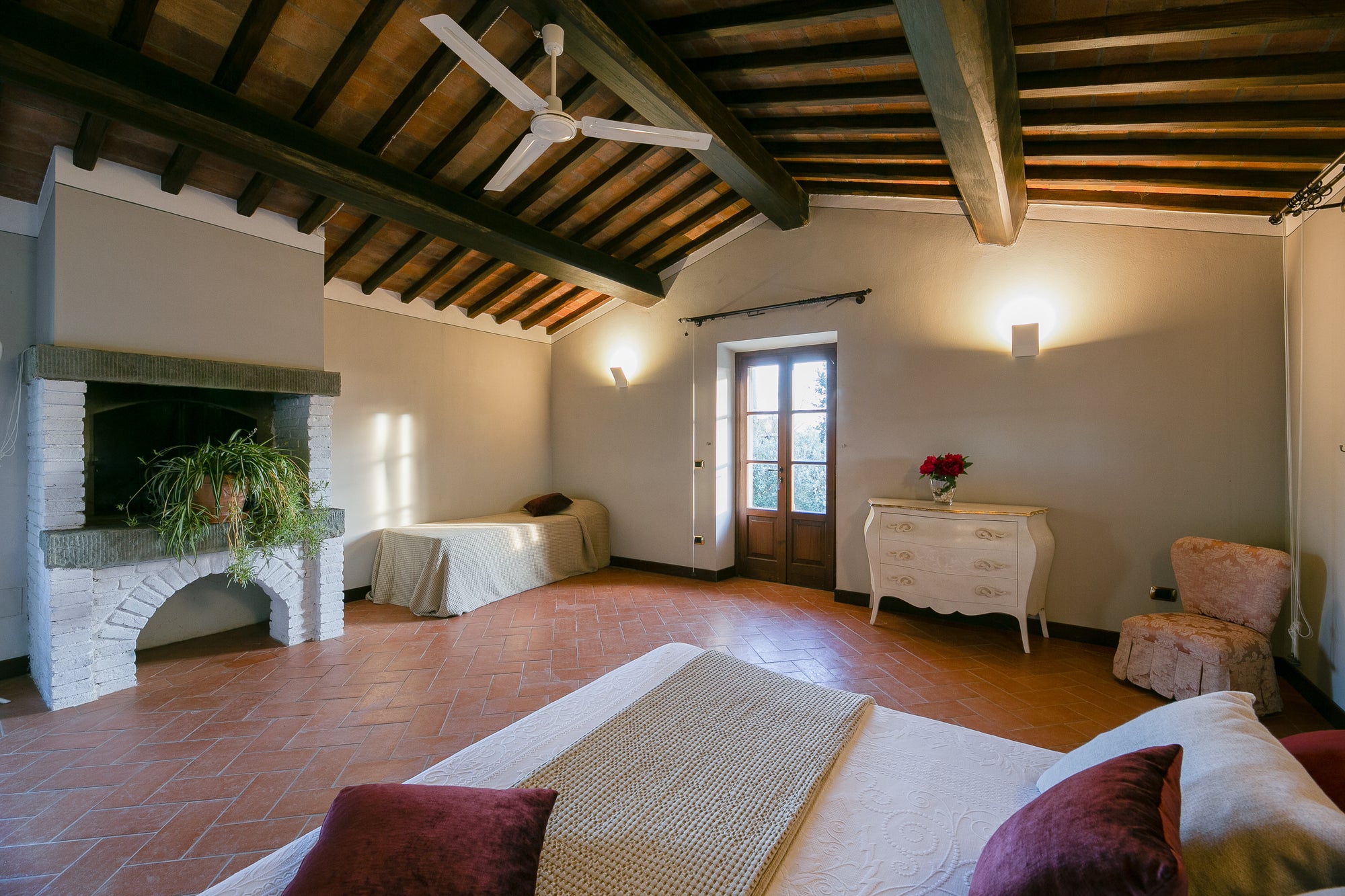 Villa Leona - High end villa near Cortona sleeps 16