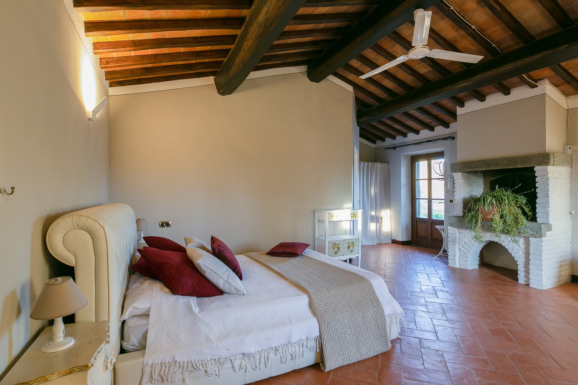 Villa Leona - High end villa near Cortona sleeps 16