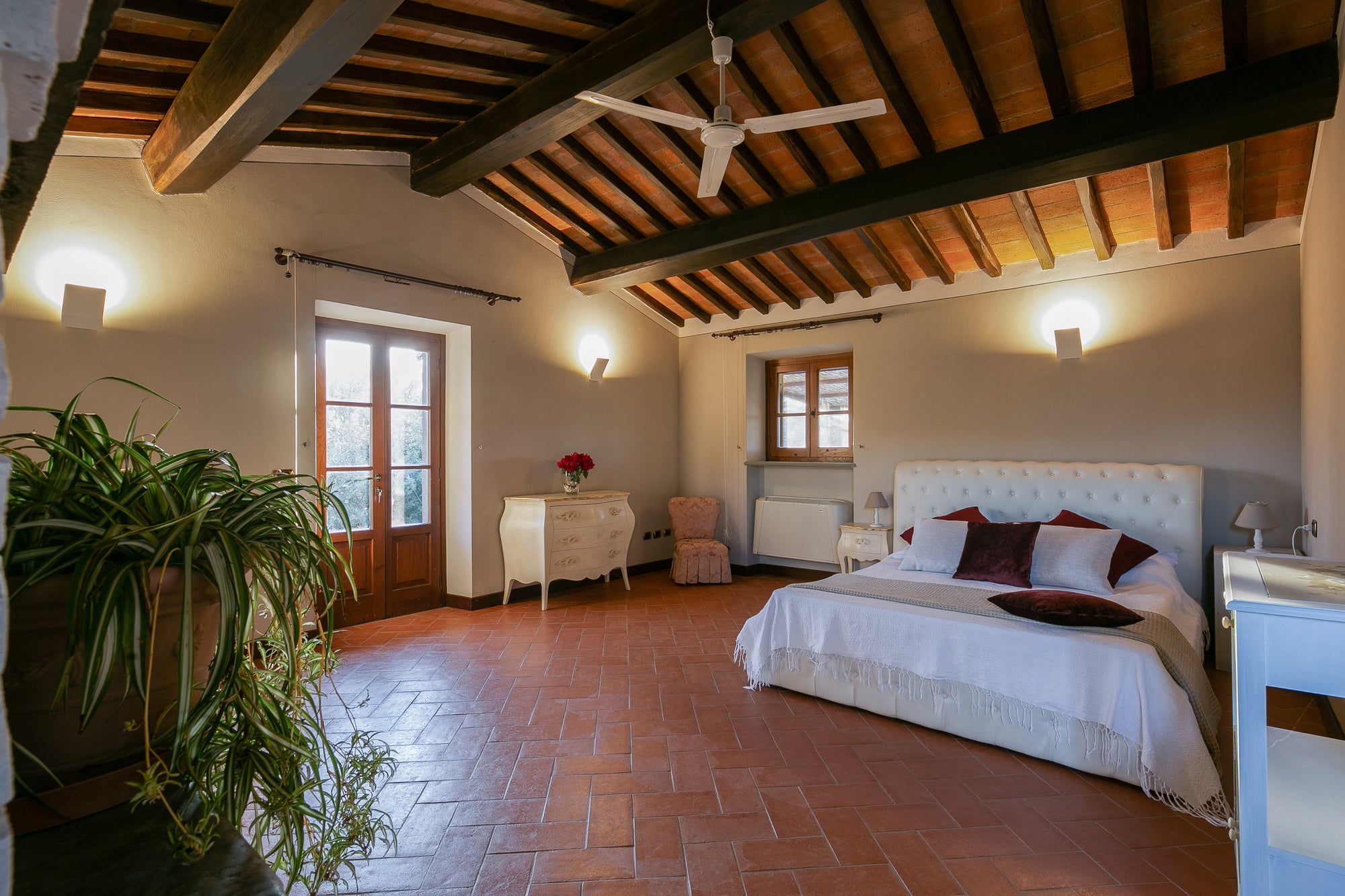 Villa Leona - High end villa near Cortona sleeps 16