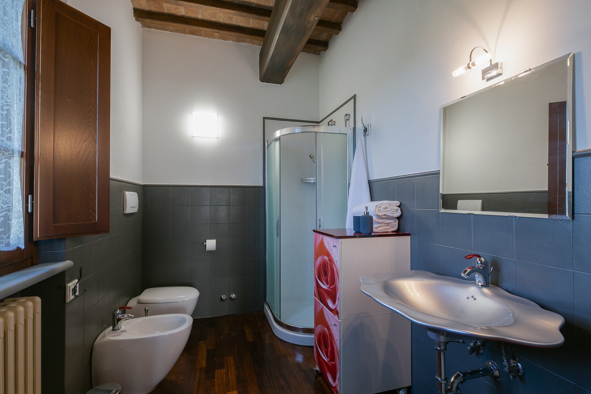 Villa Leona - High end villa near Cortona sleeps 16