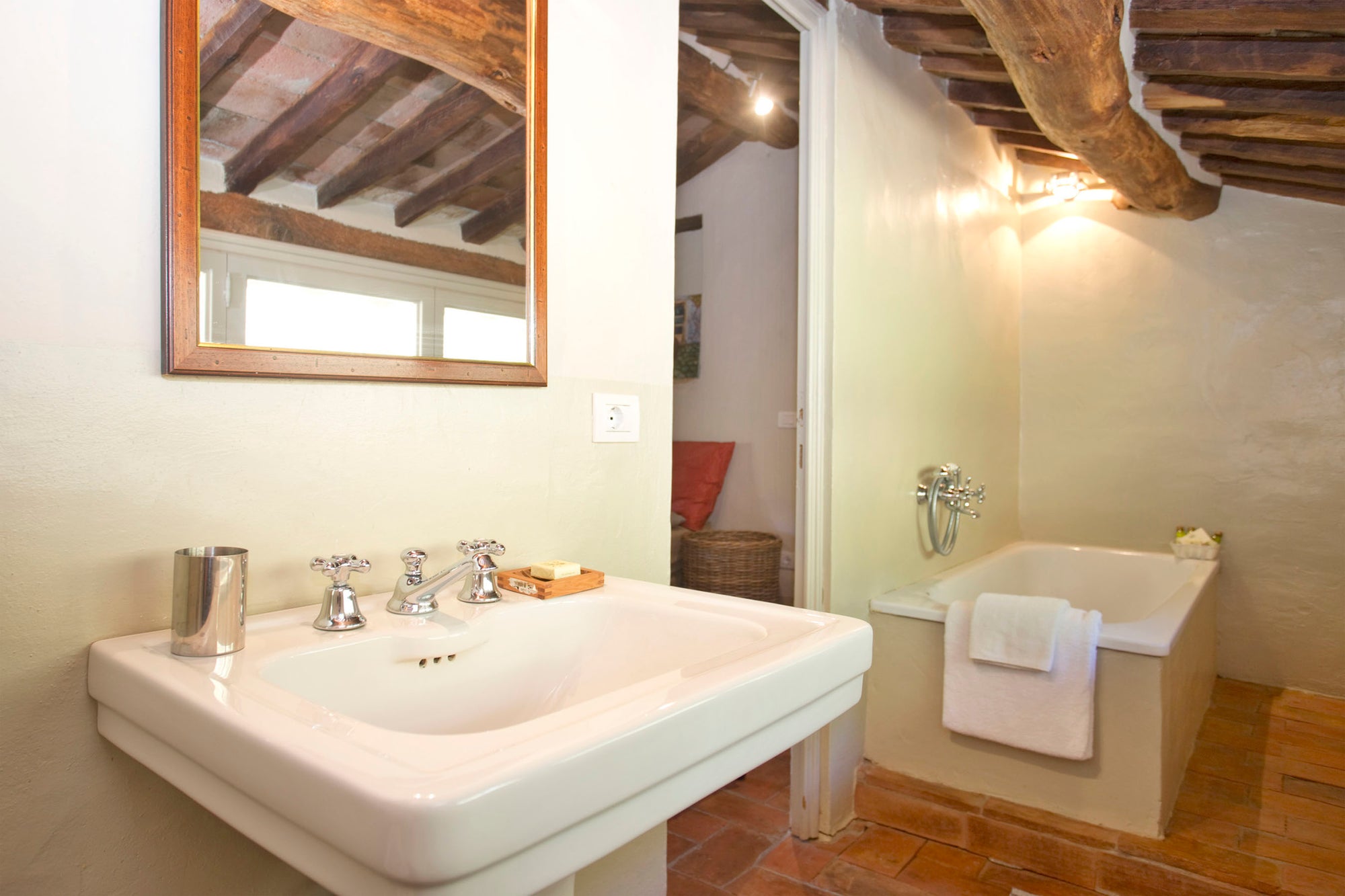 Chiodo - tuscan villa for 10, near Lucca