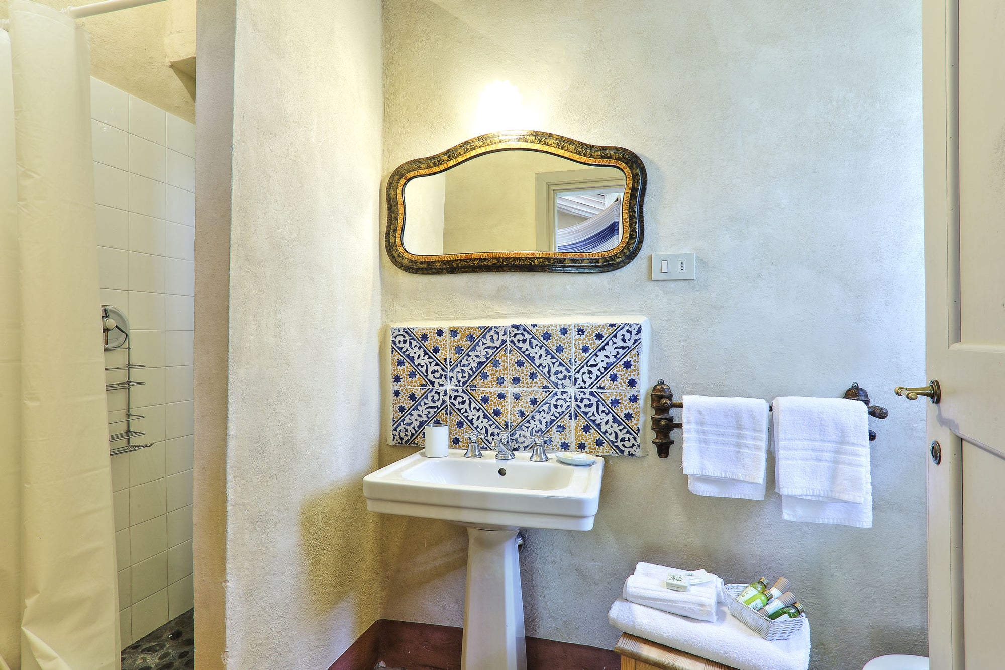 Sorgente - villa near Lucca sleep up to 10, 5 bedrooms, 6 bathrooms