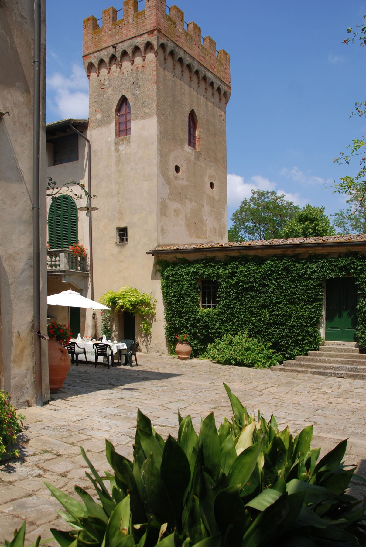 Montelopio - Tuscan villa sleeps up to 9, 5 bedrooms, 5 bathrooms