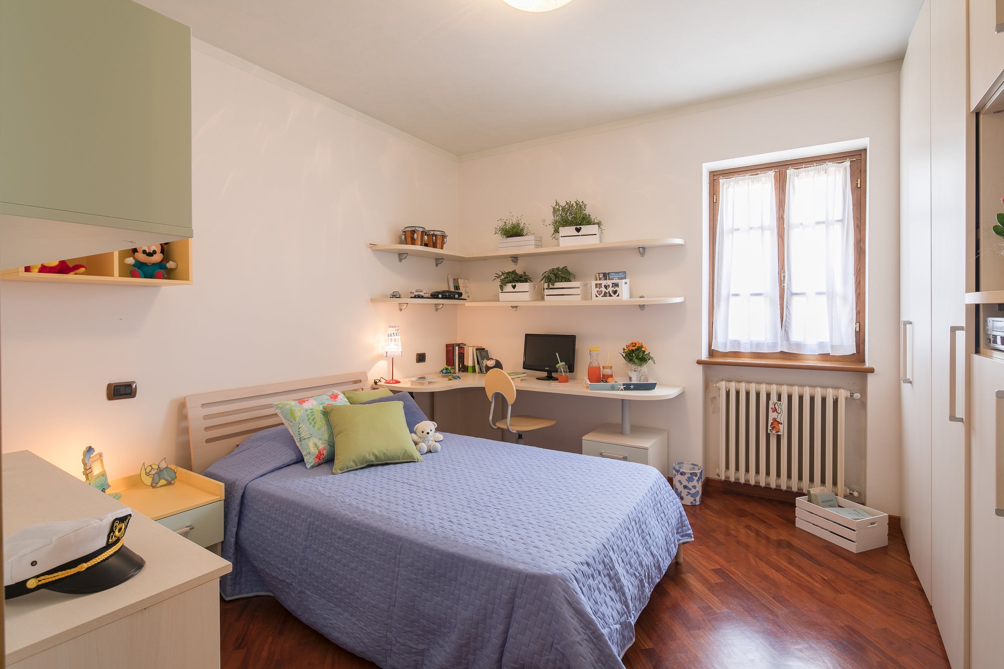 Luna - views onto Cortona - sleeps up to 8 ; 4 bedrooms