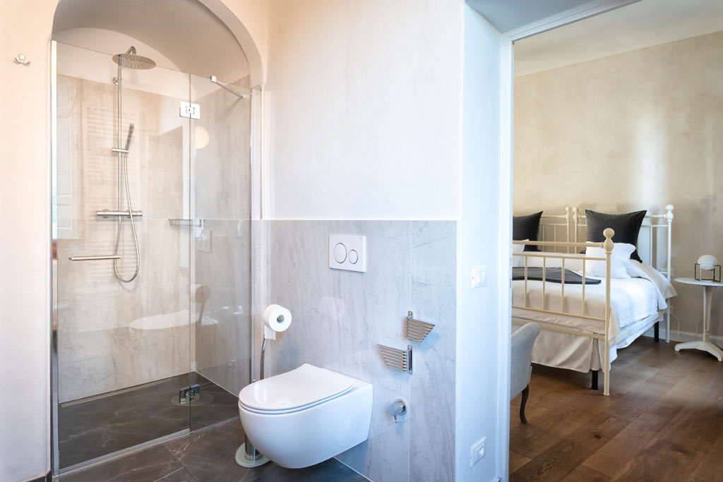 CentoOtto - Villa in Panzano sleeps up to 10 in 5 bedrooms, 5 bathrooms