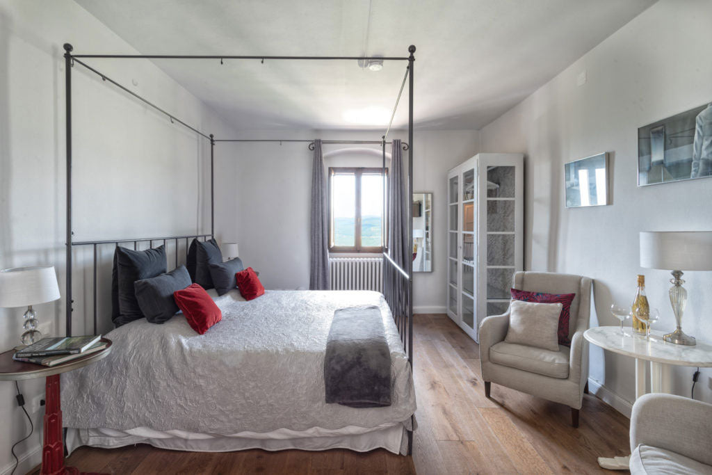 CentoOtto - Villa in Panzano sleeps up to 10 in 5 bedrooms, 5 bathrooms