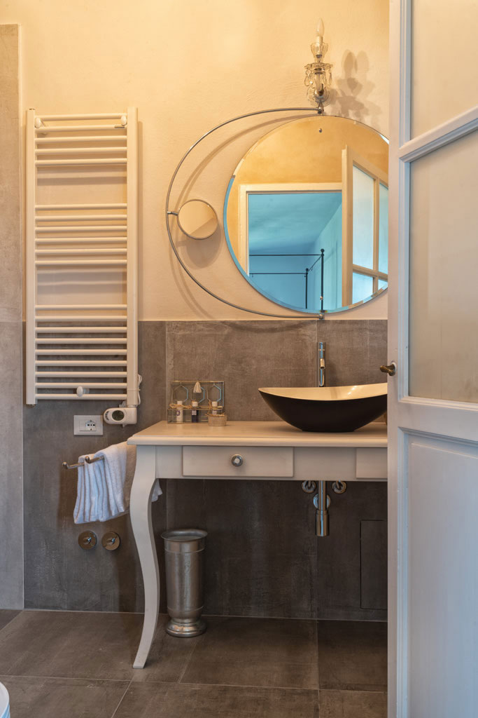 CentoOtto - Villa in Panzano sleeps up to 10 in 5 bedrooms, 5 bathrooms