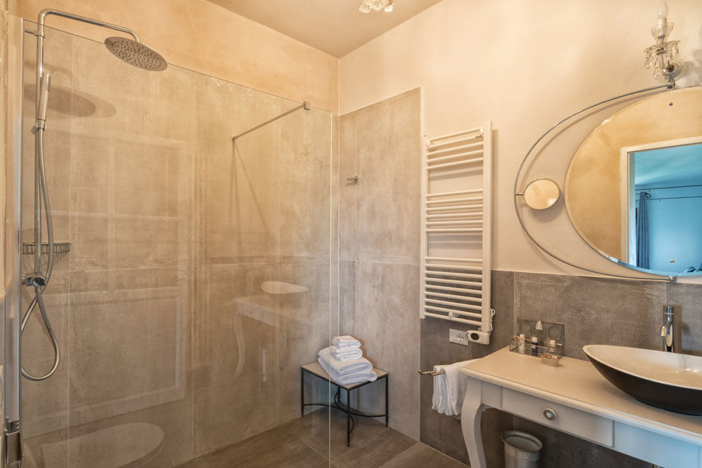 CentoOtto - Villa in Panzano sleeps up to 10 in 5 bedrooms, 5 bathrooms