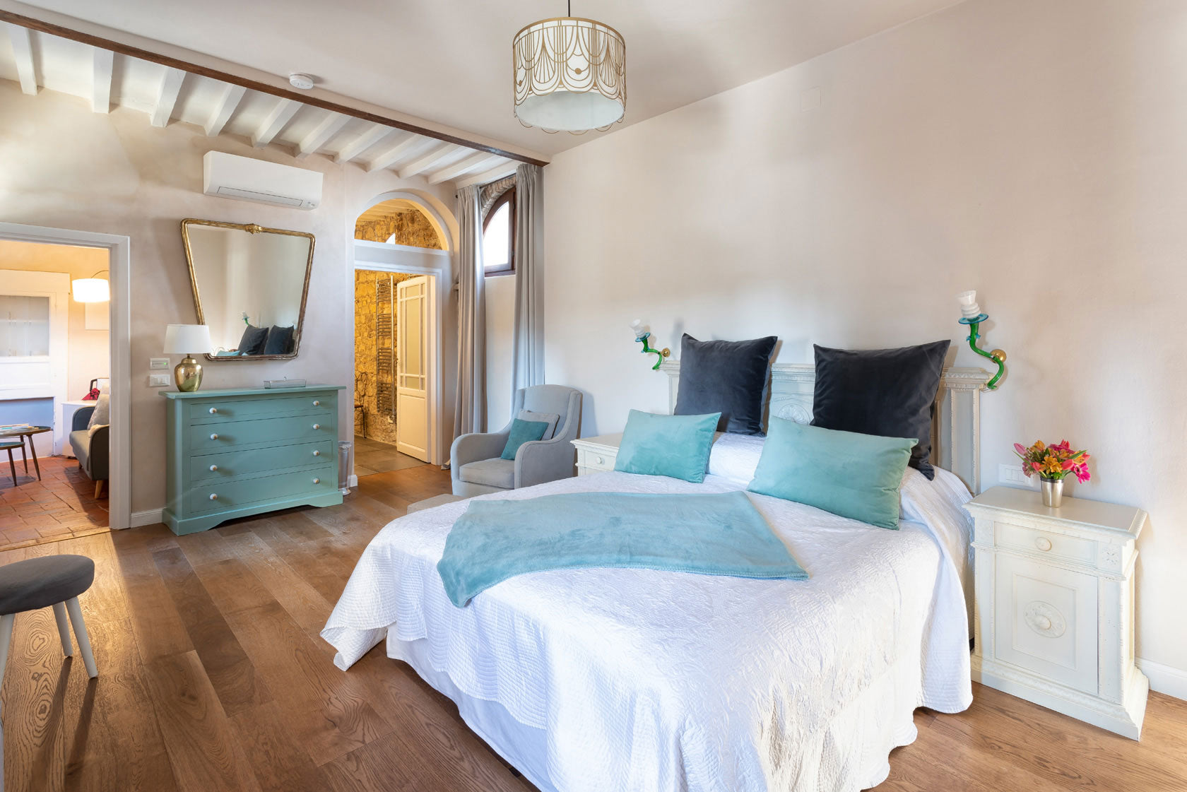 CentoOtto - Villa in Panzano sleeps up to 10 in 5 bedrooms, 5 bathrooms