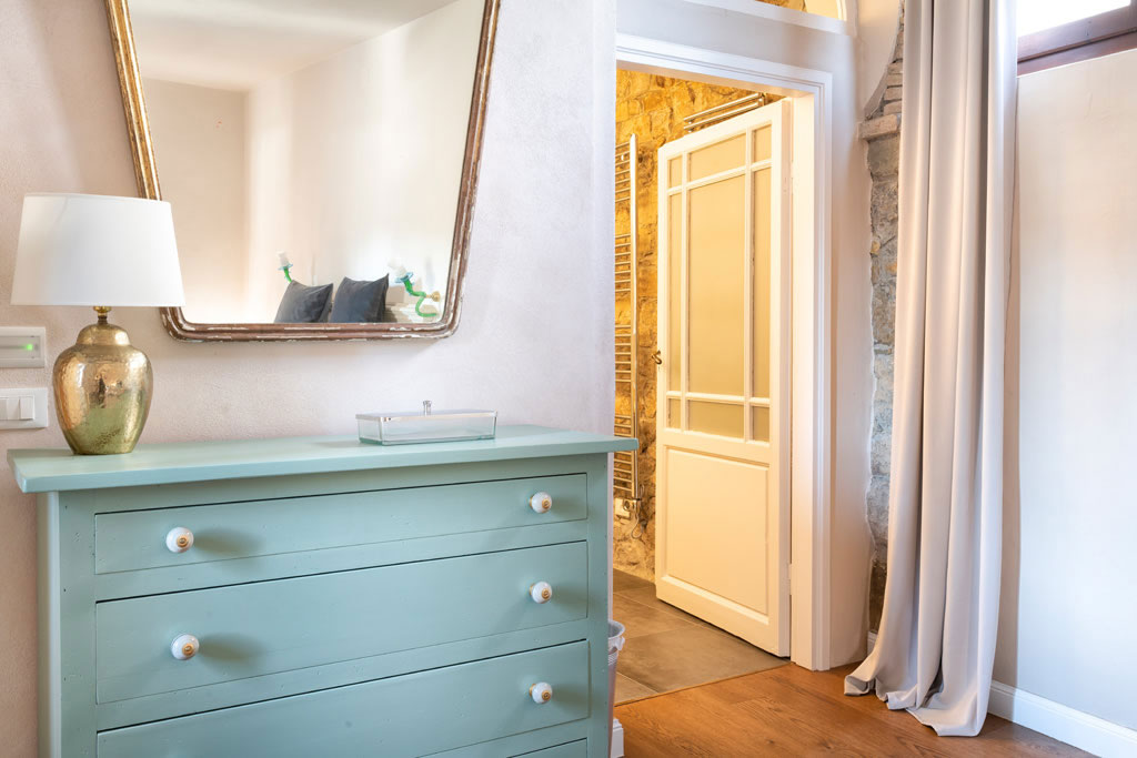 CentoOtto - Villa in Panzano sleeps up to 10 in 5 bedrooms, 5 bathrooms