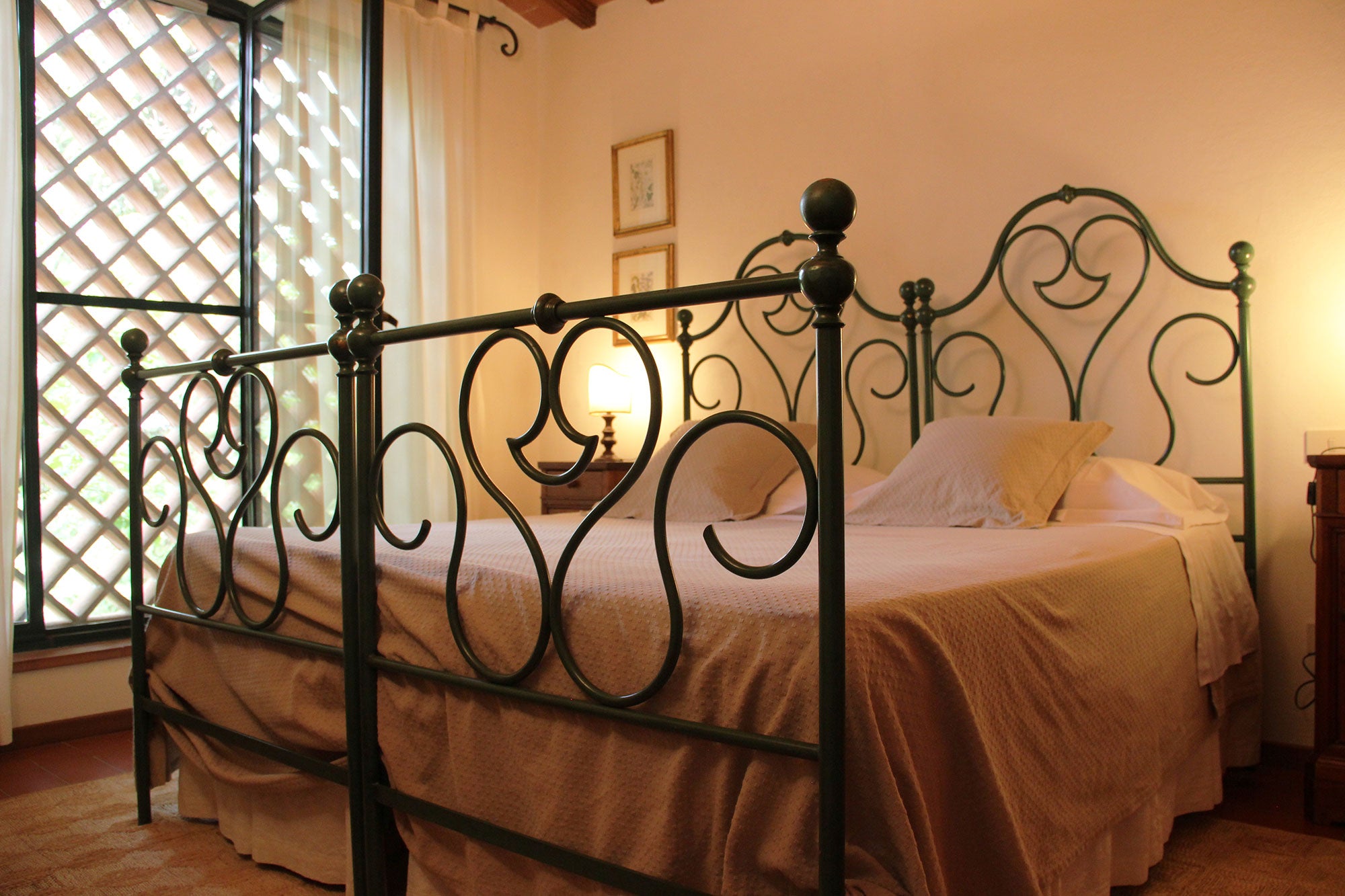 Panzano Vista 17 - Chianti villa sleeps 4, 2 bedrooms 1 bathroom Celebrate Chianti wines