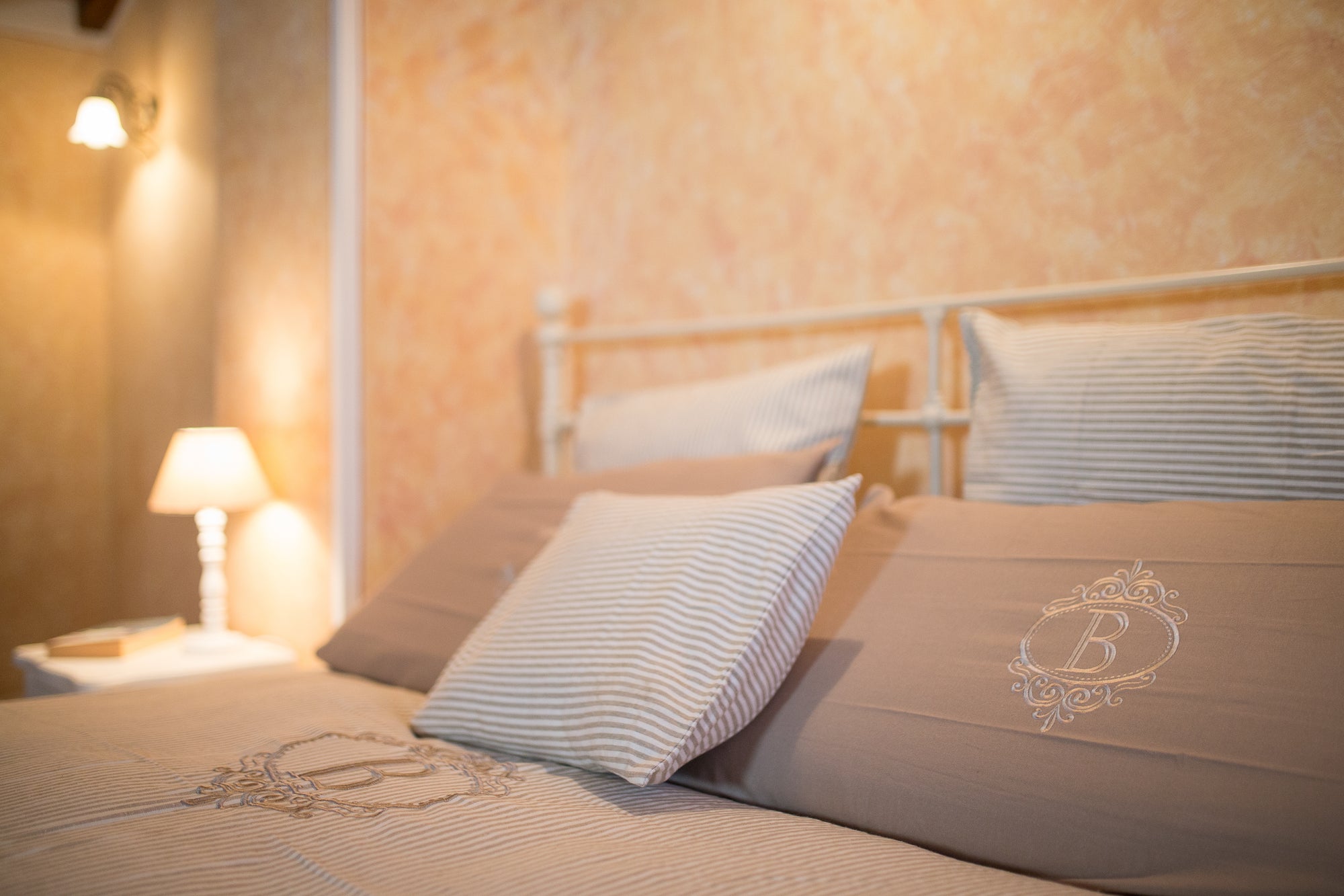 Luna - views onto Cortona - sleeps up to 8 ; 4 bedrooms