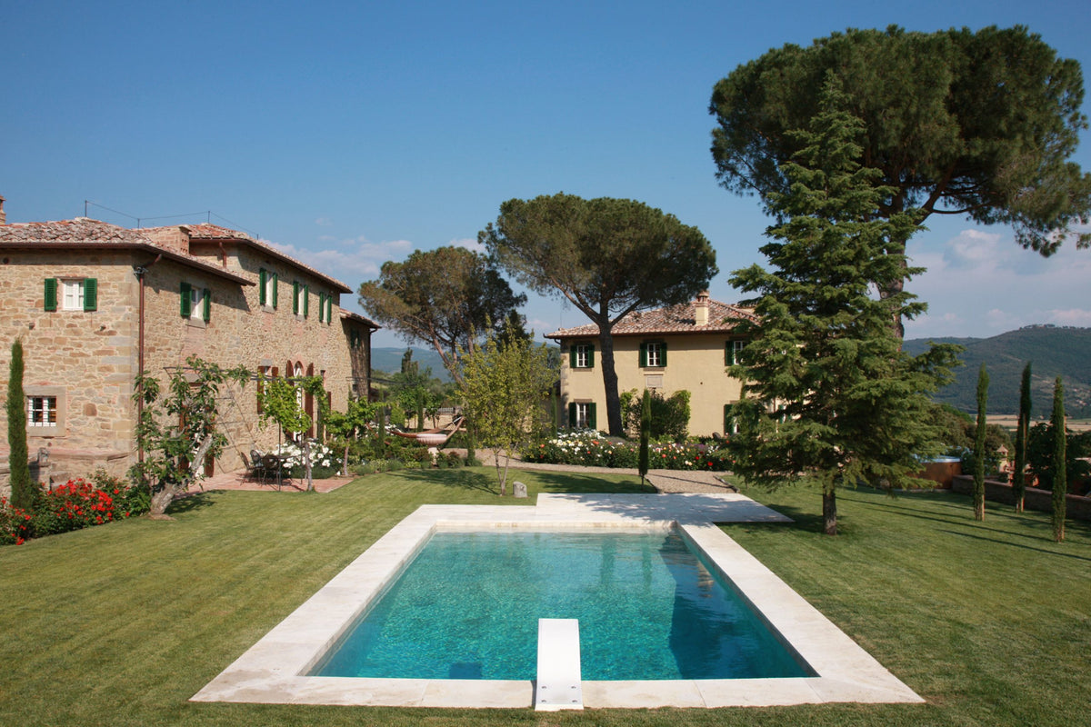 luxury villa by Cortona, with pool