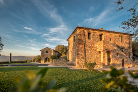 Exquisite villa retreat in Umbria's countryside, featuring opulent interiors and captivating views of Lago Trasimeno
