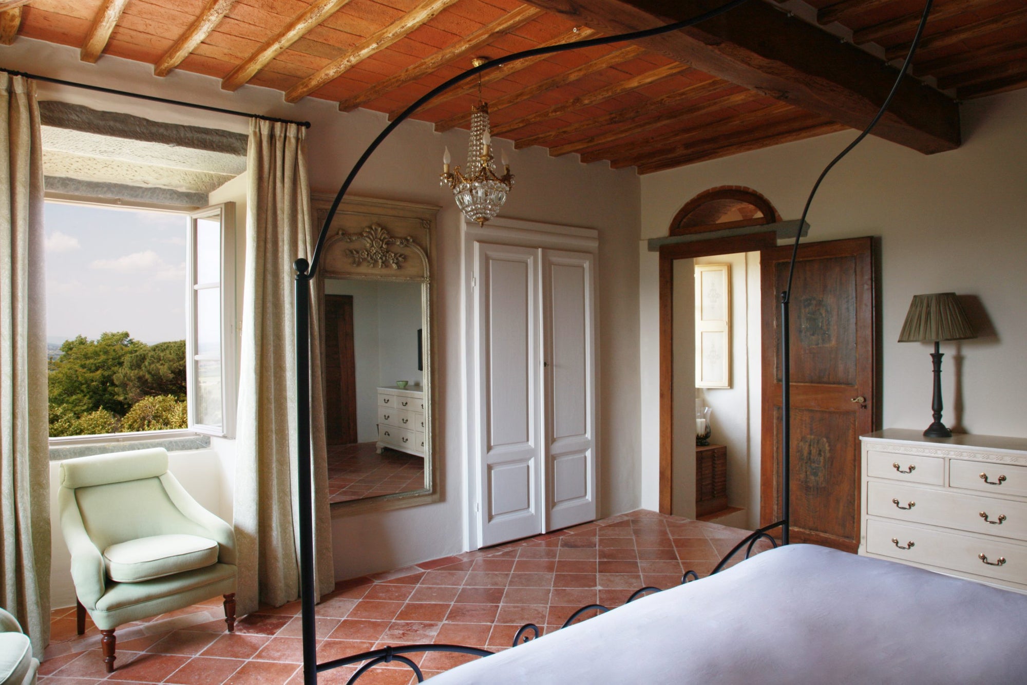 luxury villa by Cortona, bedroom
