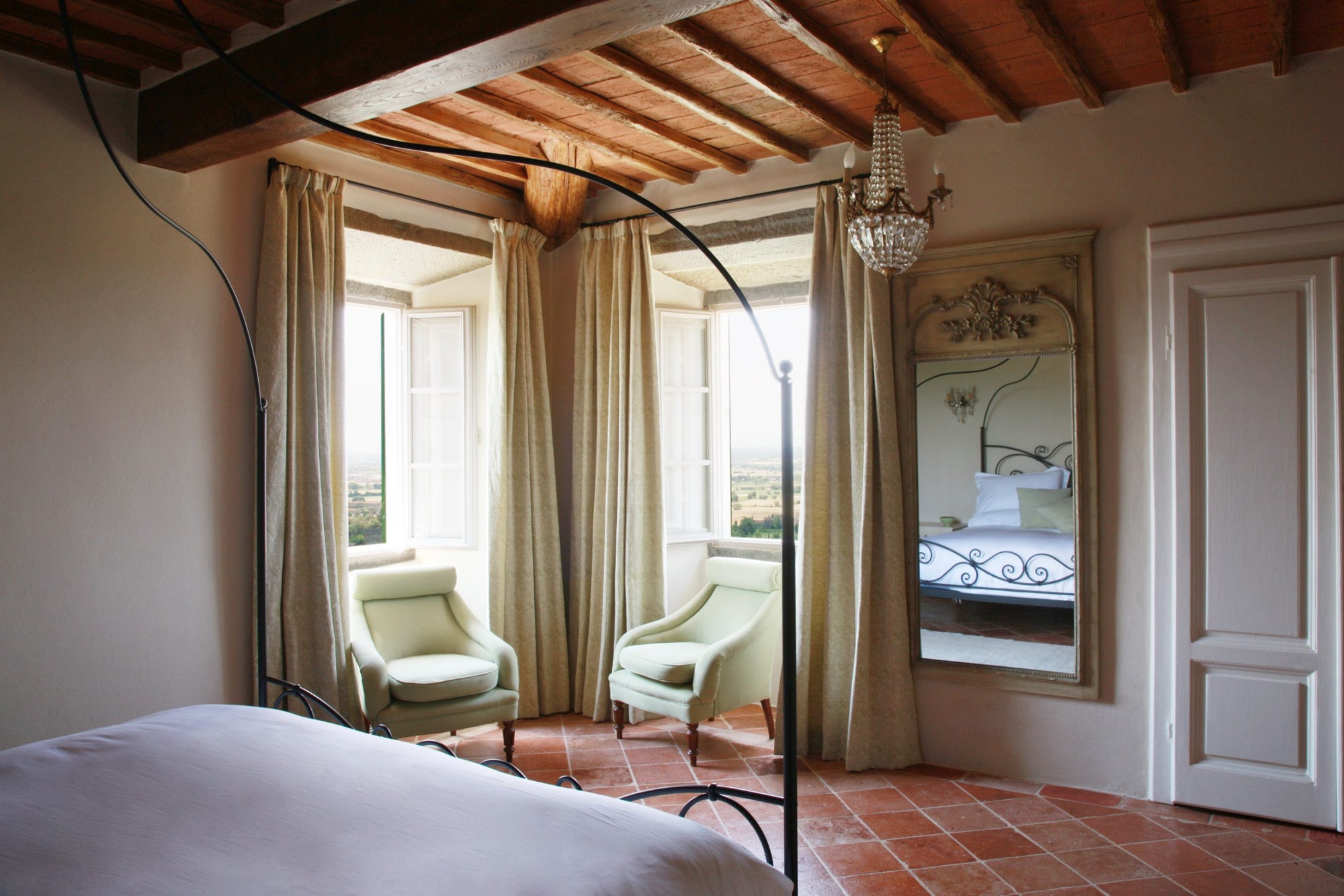 luxury villa by Cortona, bedroom