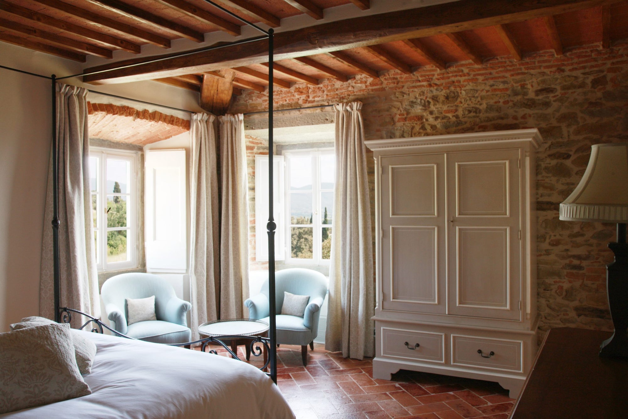 luxury villa by Cortona, bedroom