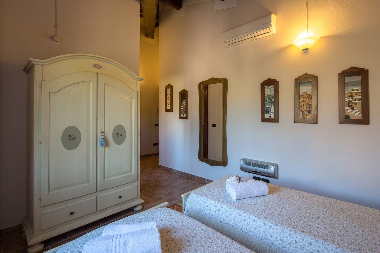 Cortona - Tramonti - Villa with  5 bedrooms 6 bathrooms sleeps up to 10